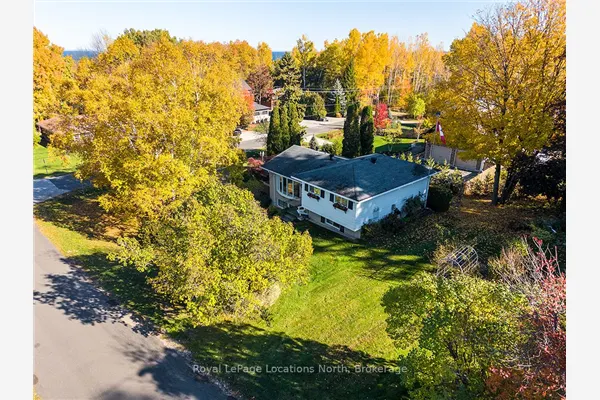 15 Wellington Street S