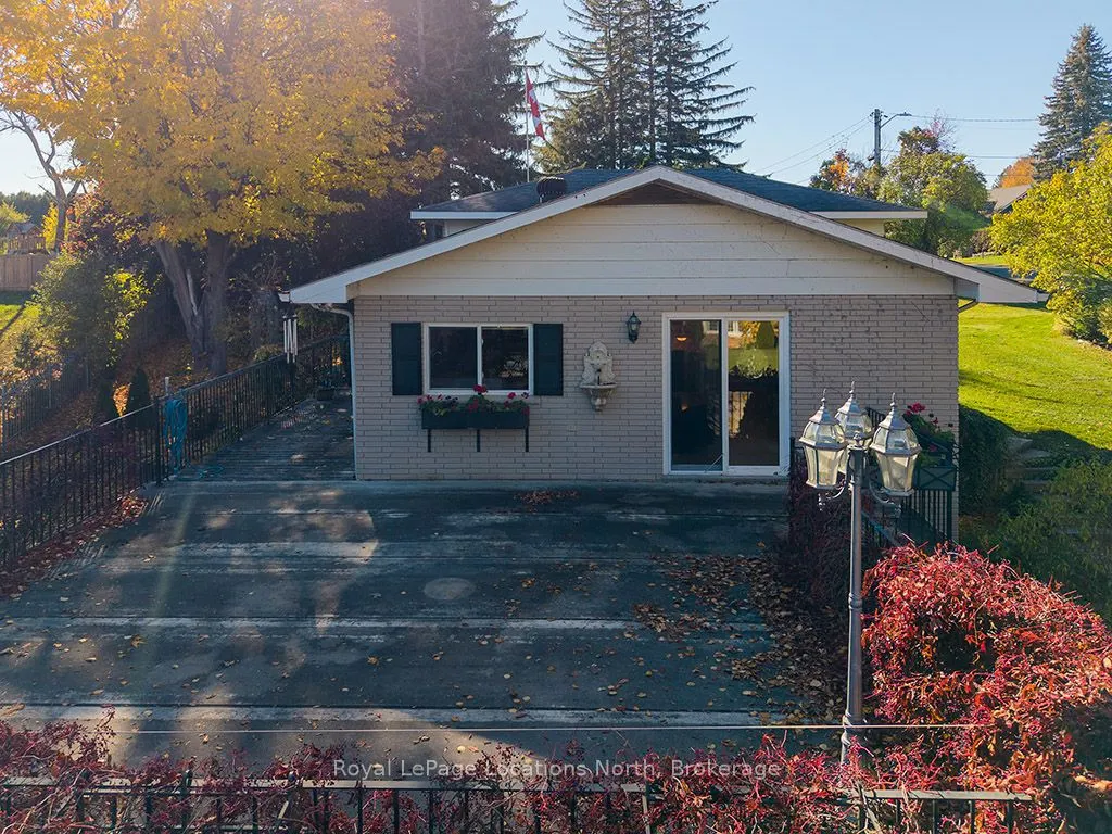 15 Wellington Street S