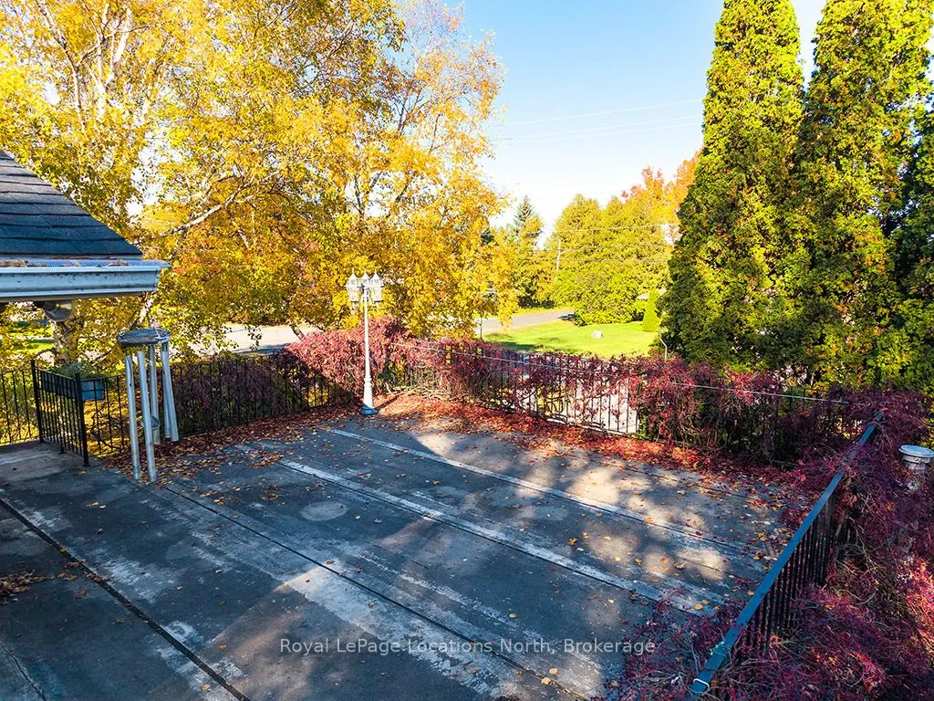 15 Wellington Street S