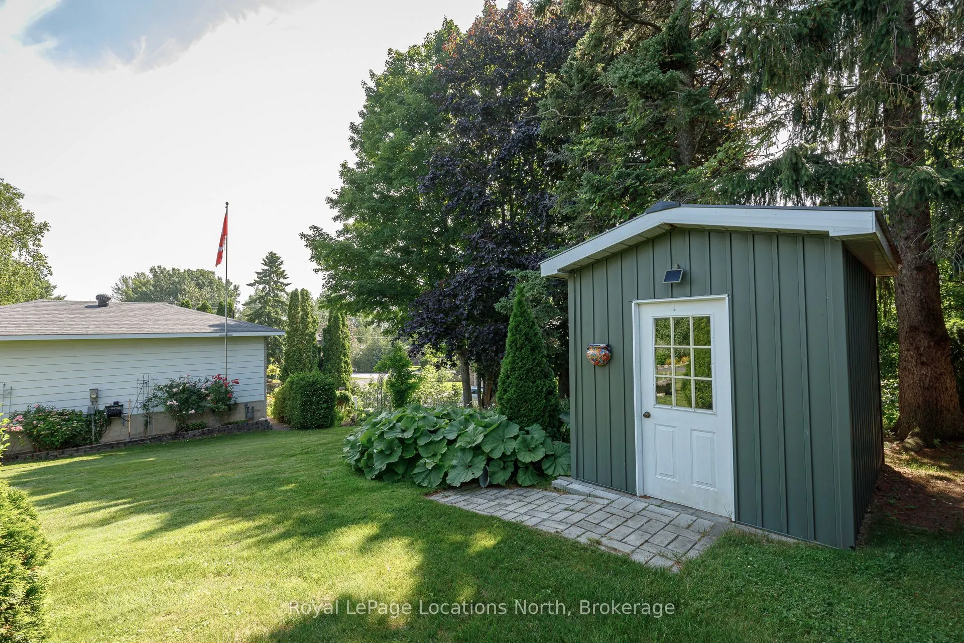 15 Wellington Street S