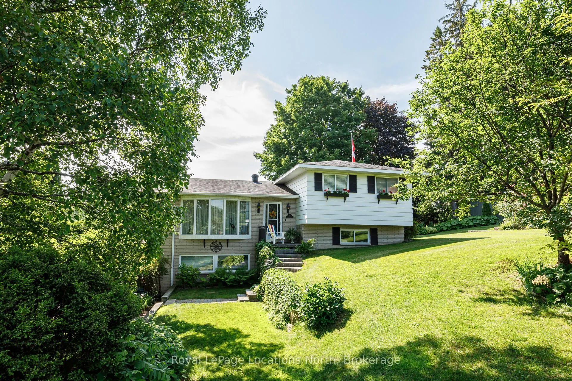 15 Wellington Street S