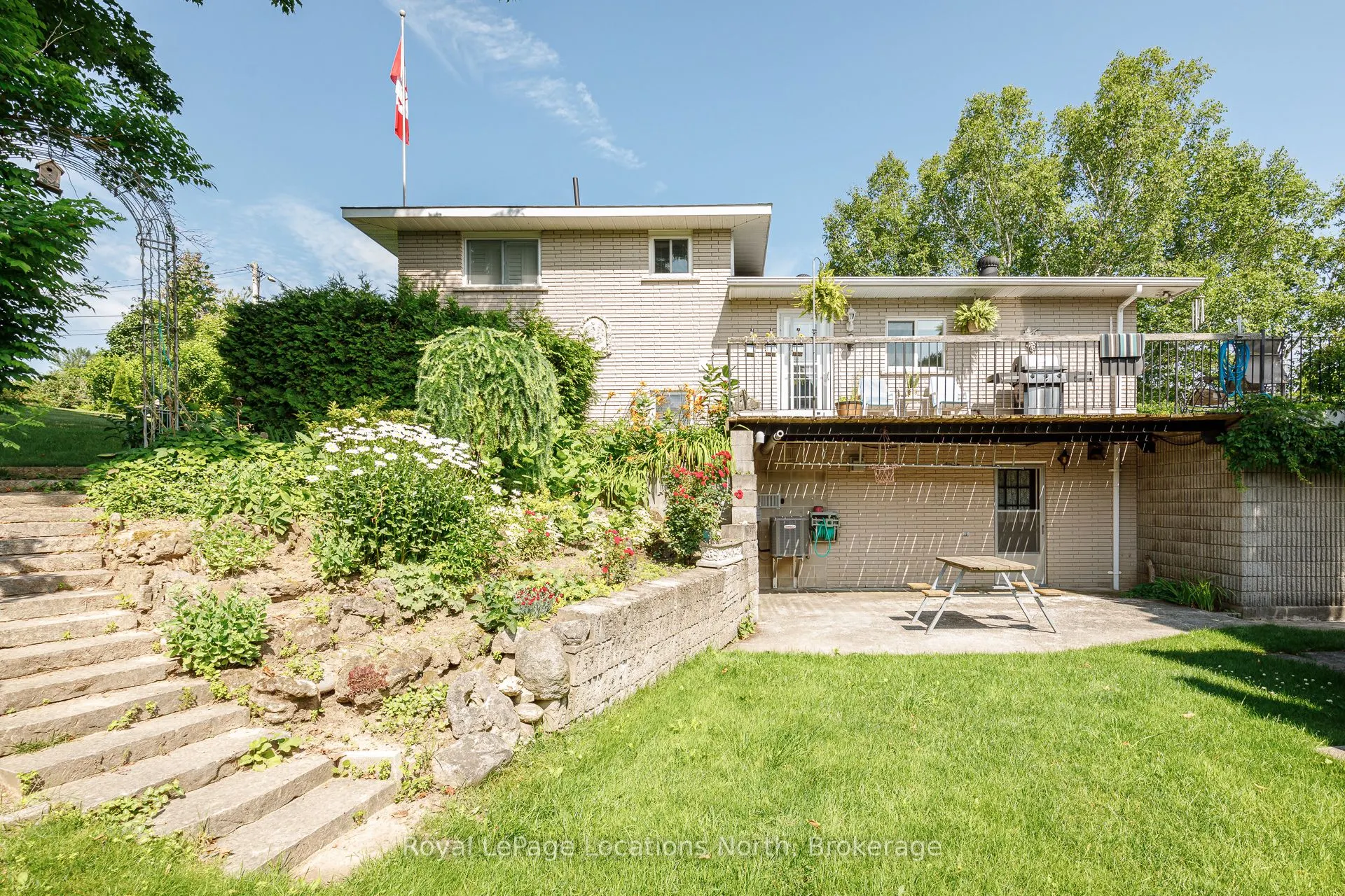 15 Wellington Street S