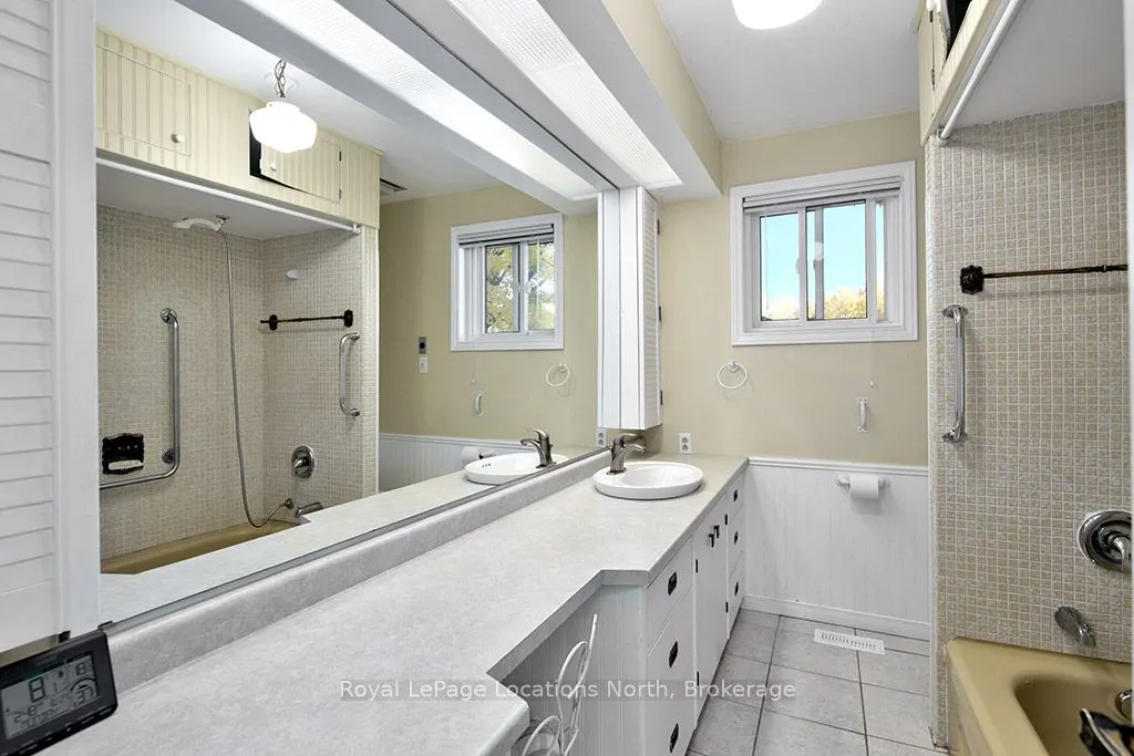 15 Wellington Street S