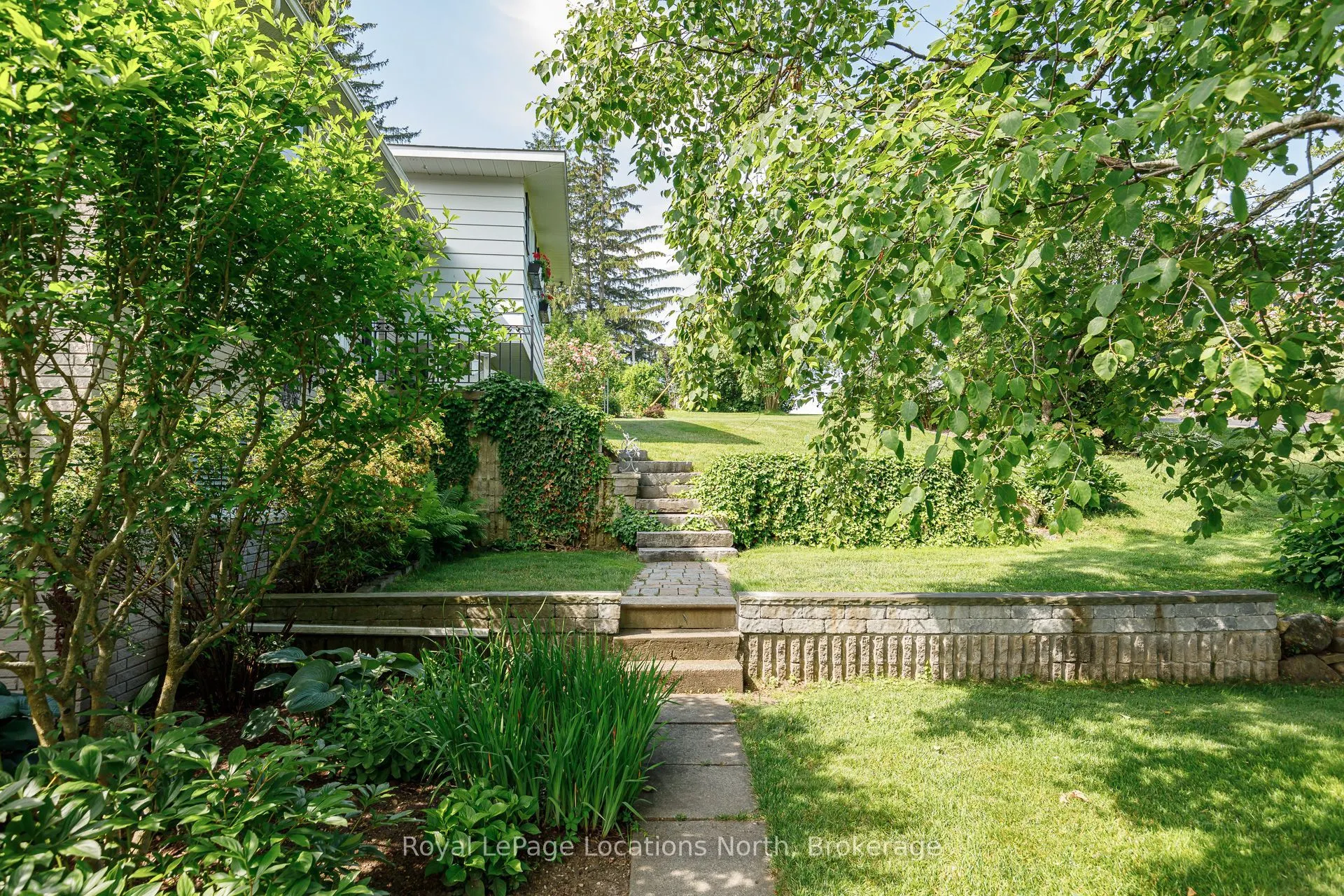 15 Wellington Street S