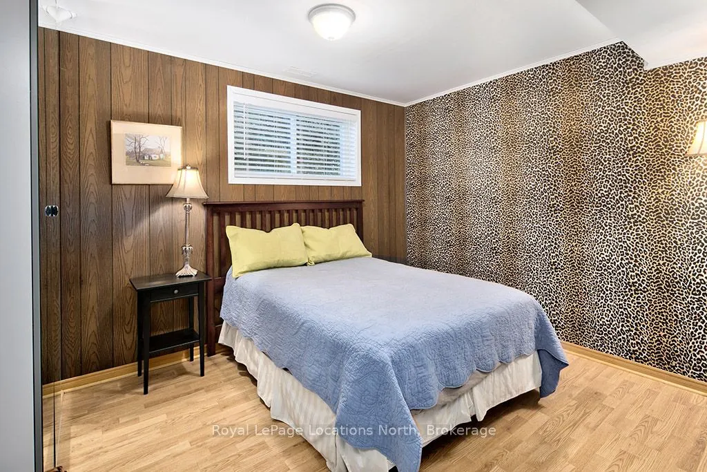 15 Wellington Street S