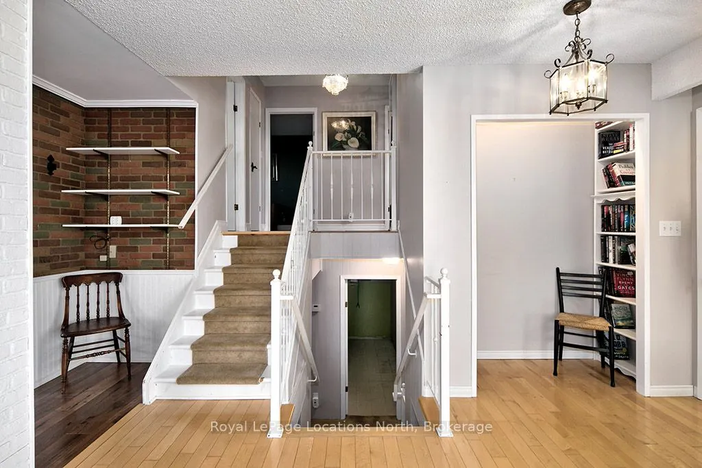 15 Wellington Street S