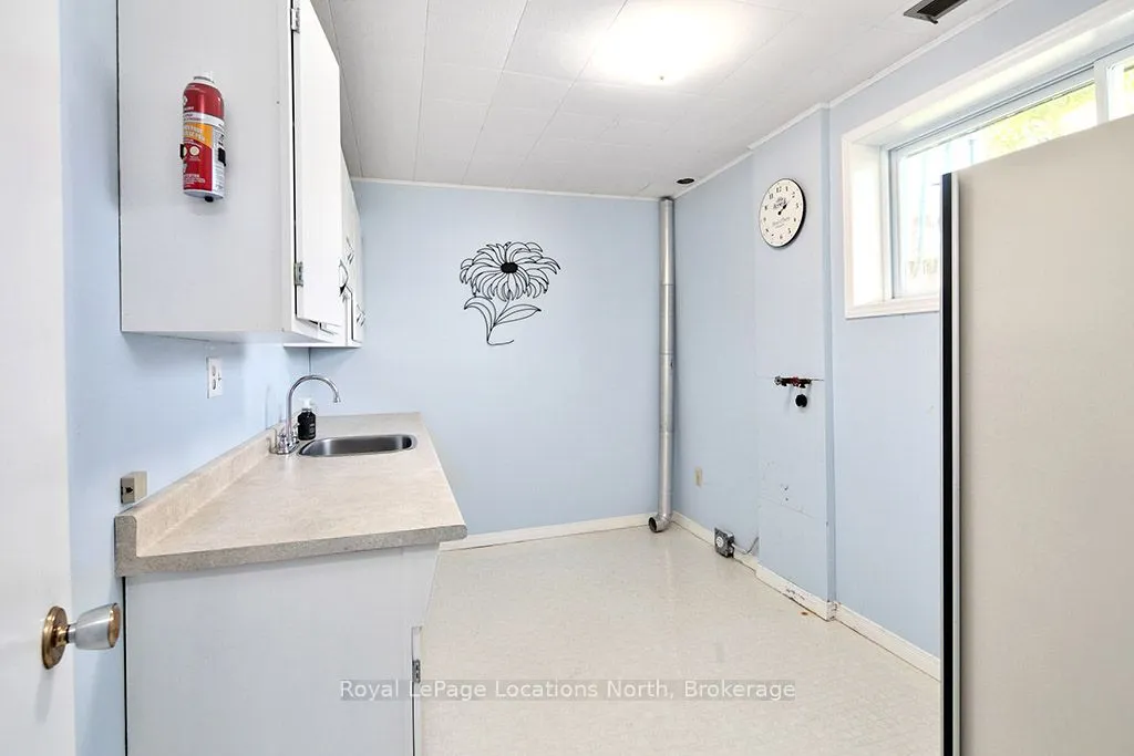 15 Wellington Street S