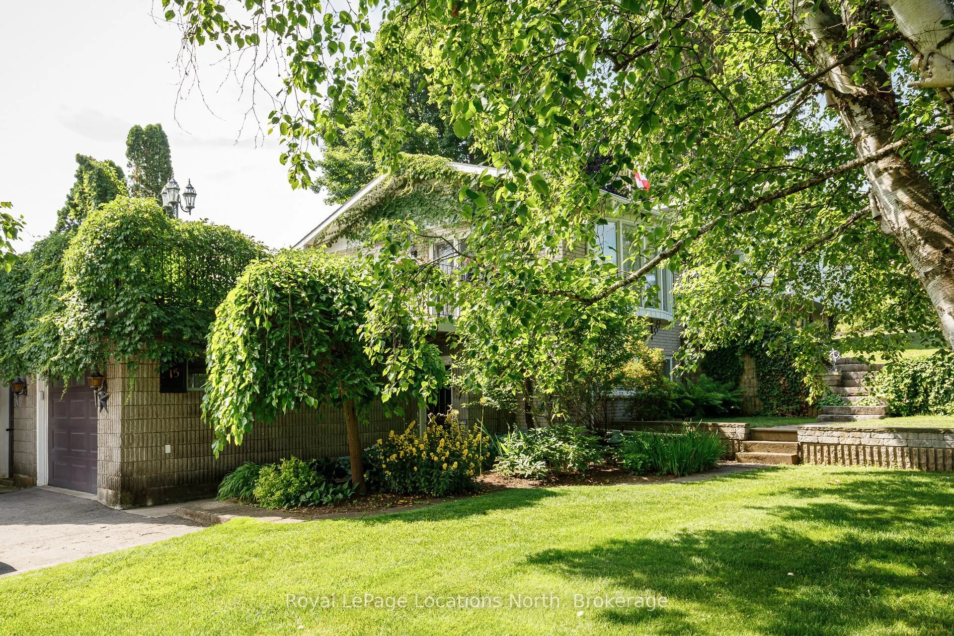 15 Wellington Street S