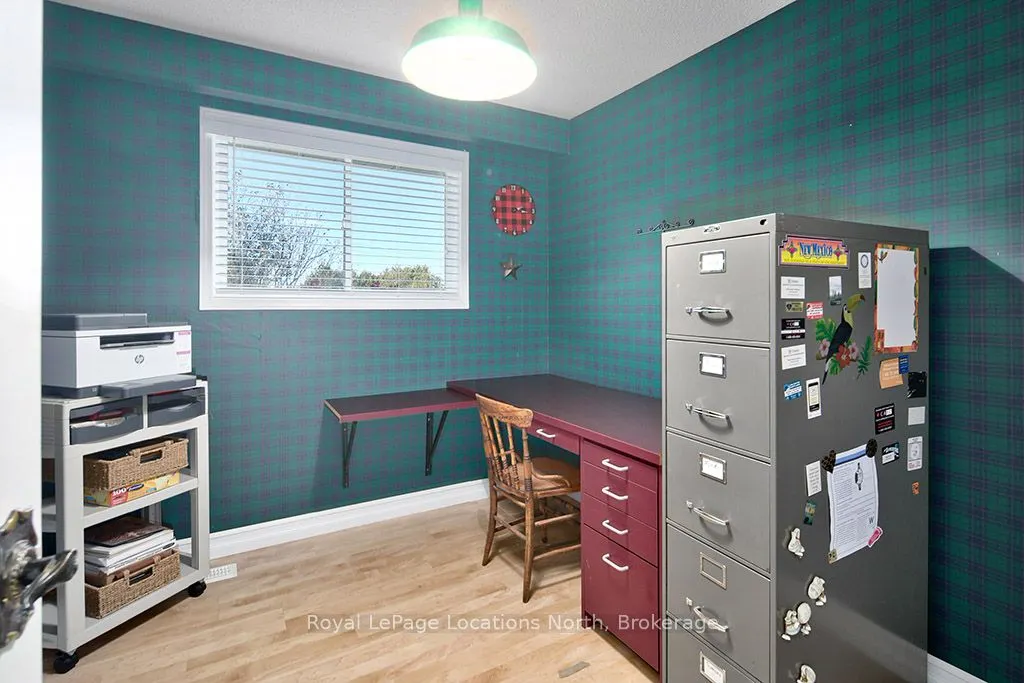 15 Wellington Street S