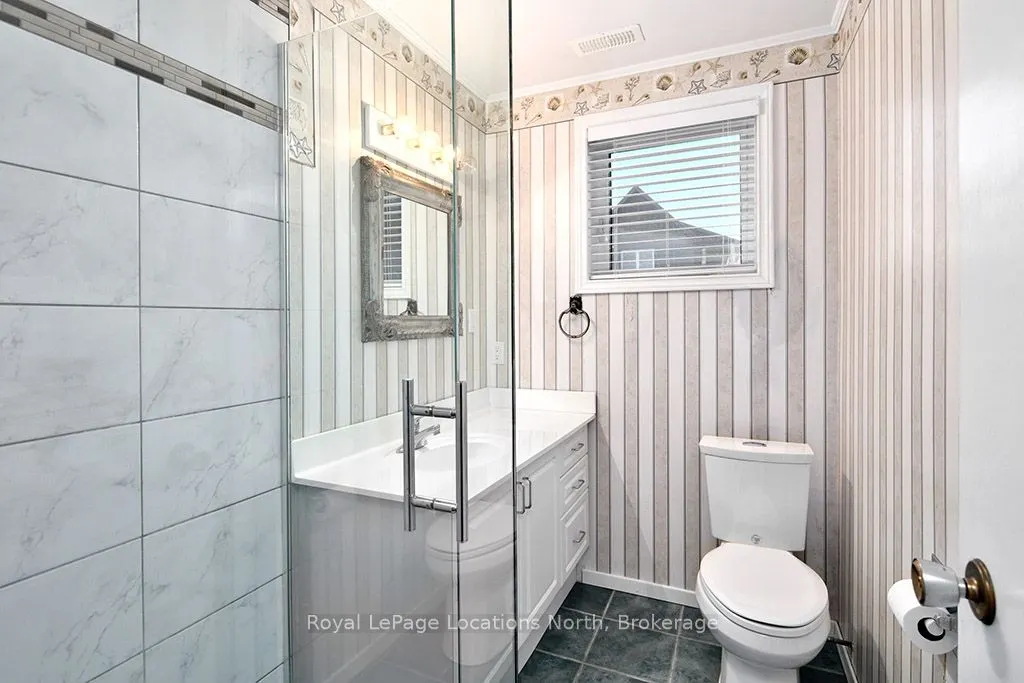 15 Wellington Street S