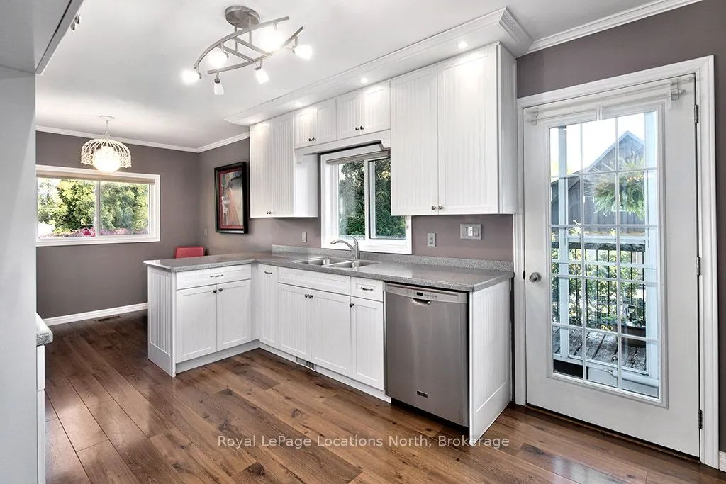 15 Wellington Street S