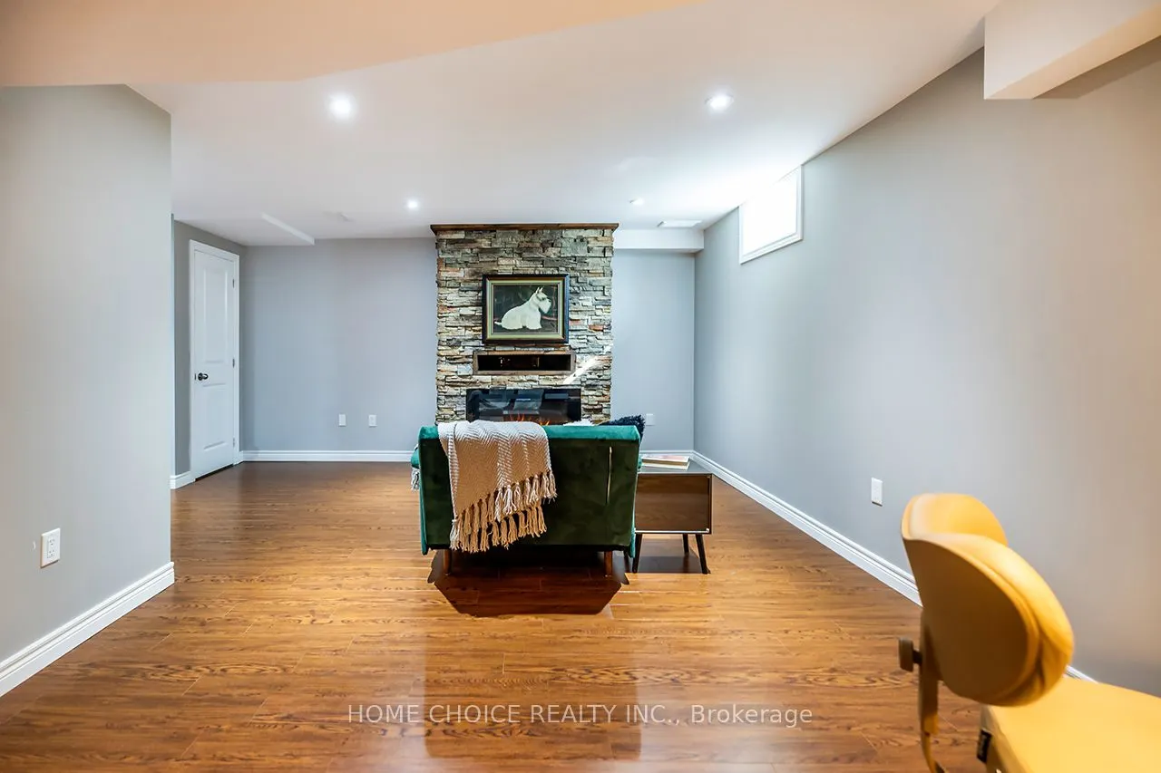 912 Broadway Boulevard