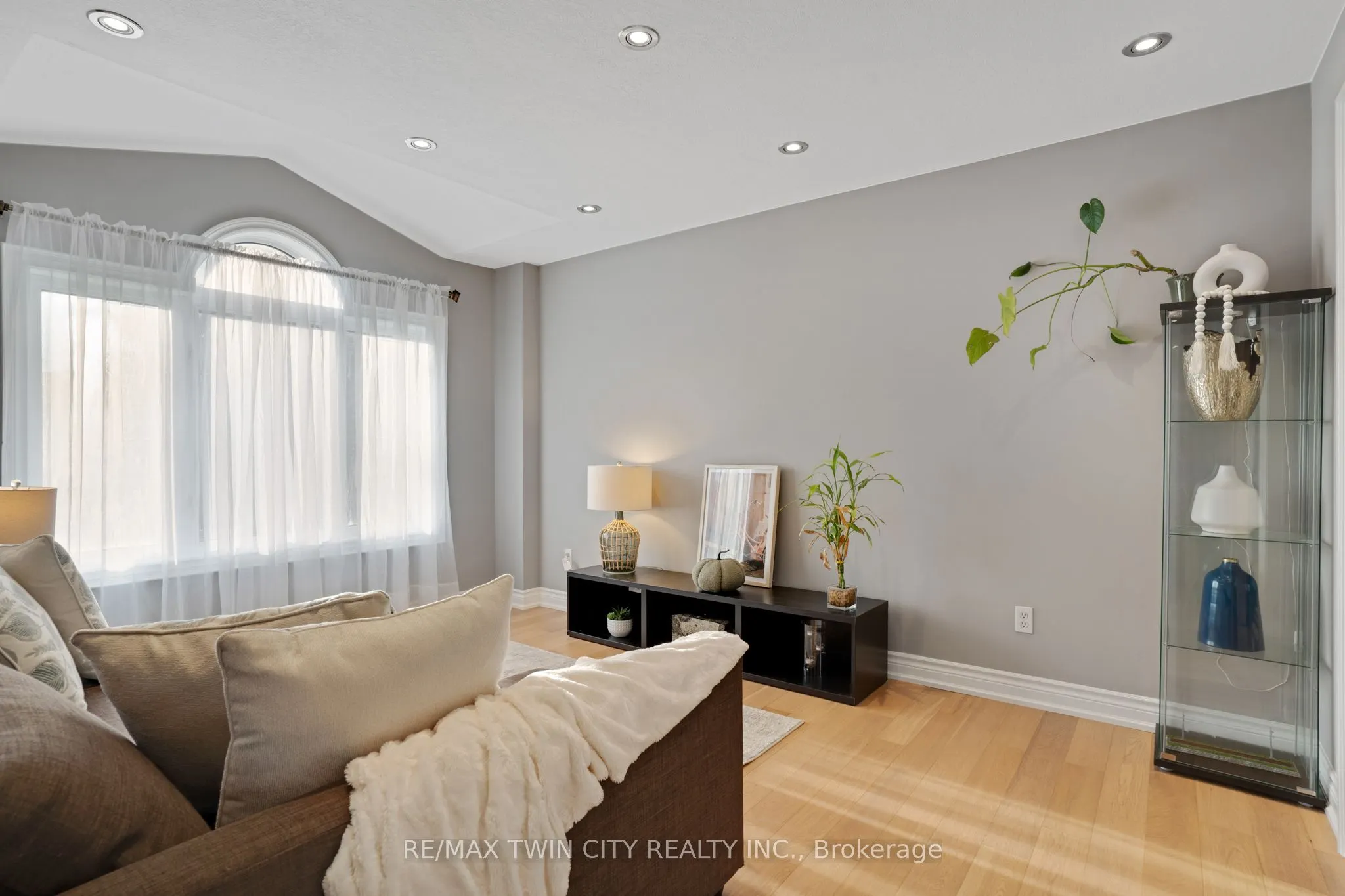 175 Stirling Macgregor Drive