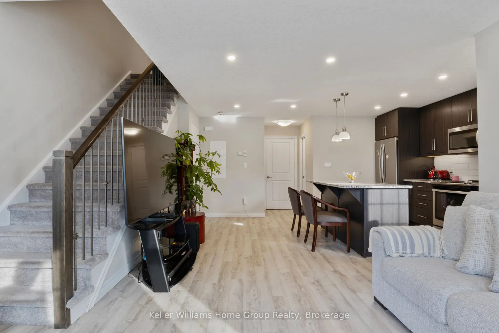 333 Gosling Gardens, #314