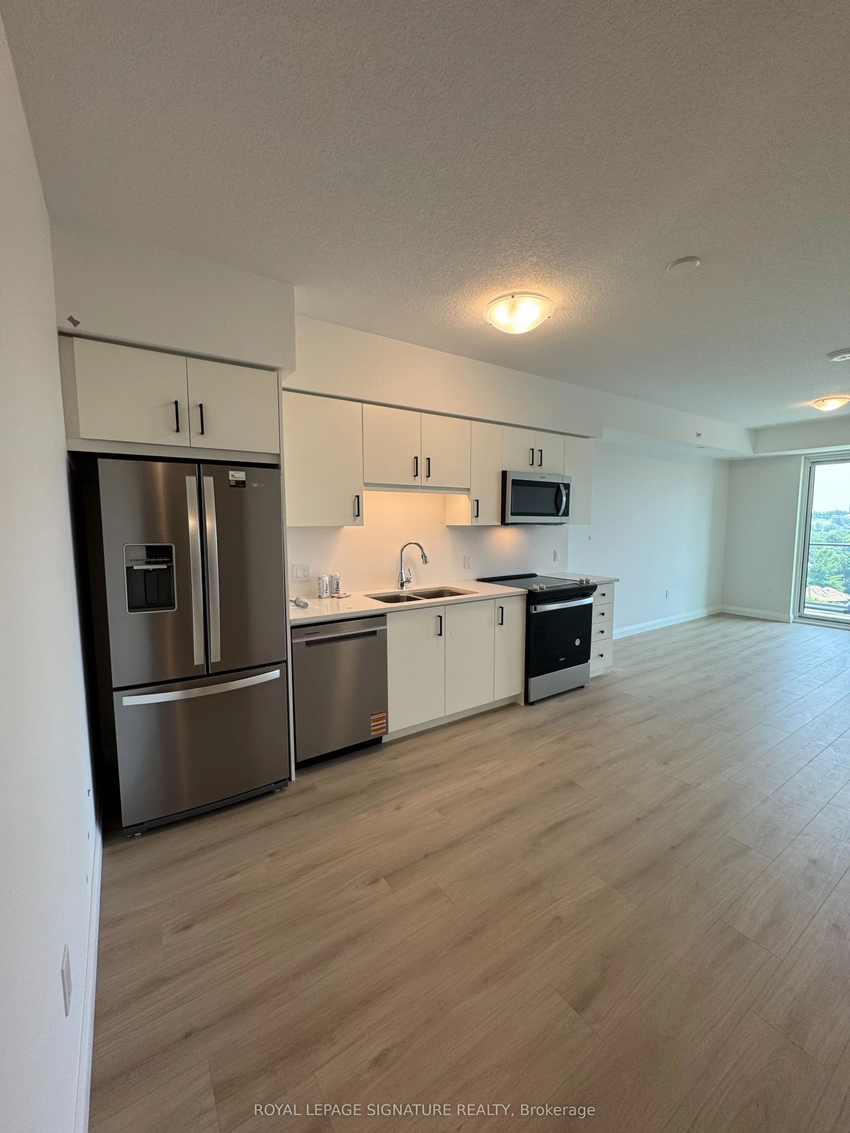 93 Arthur Street South, #902