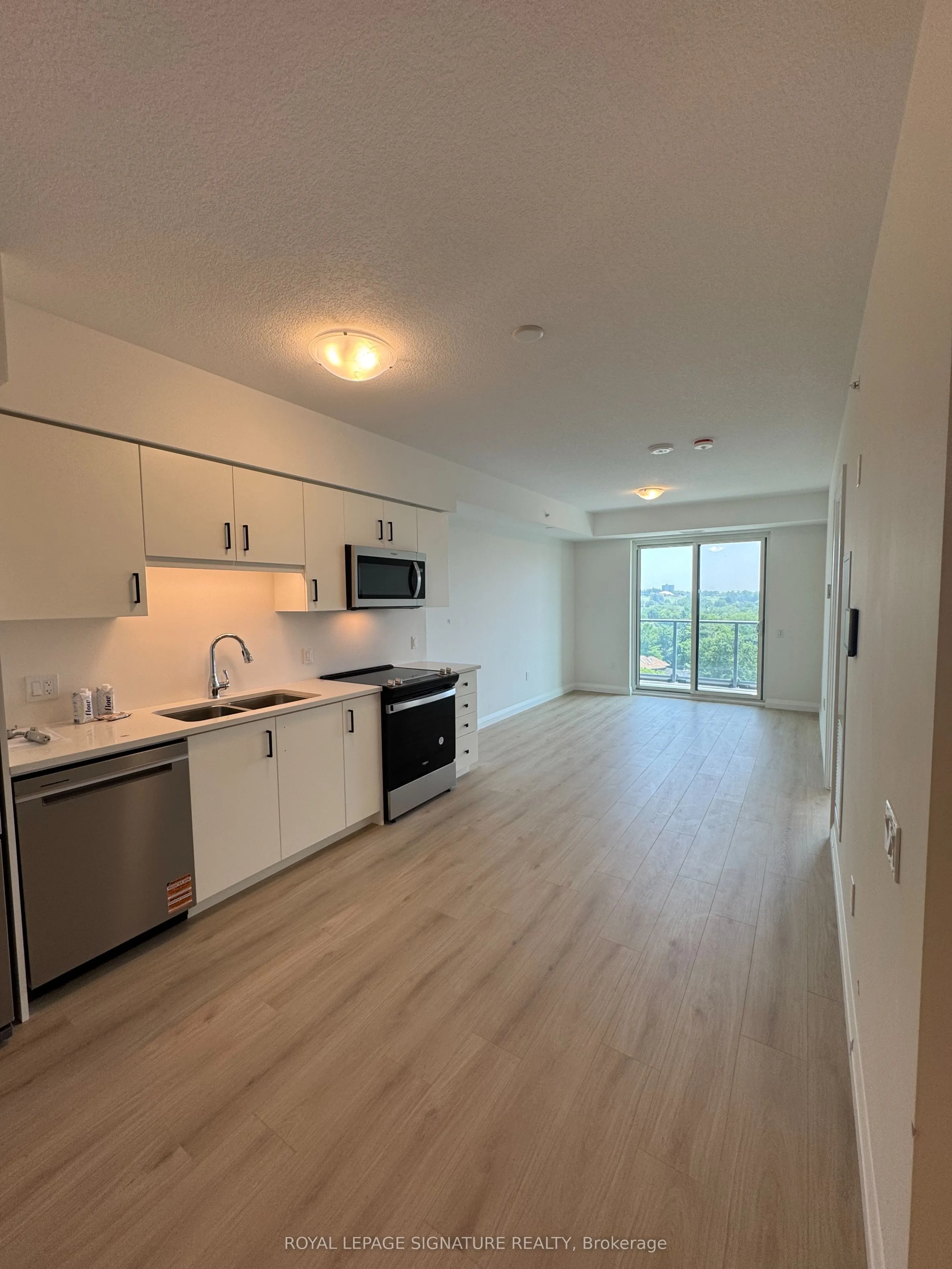 93 Arthur Street South, #902