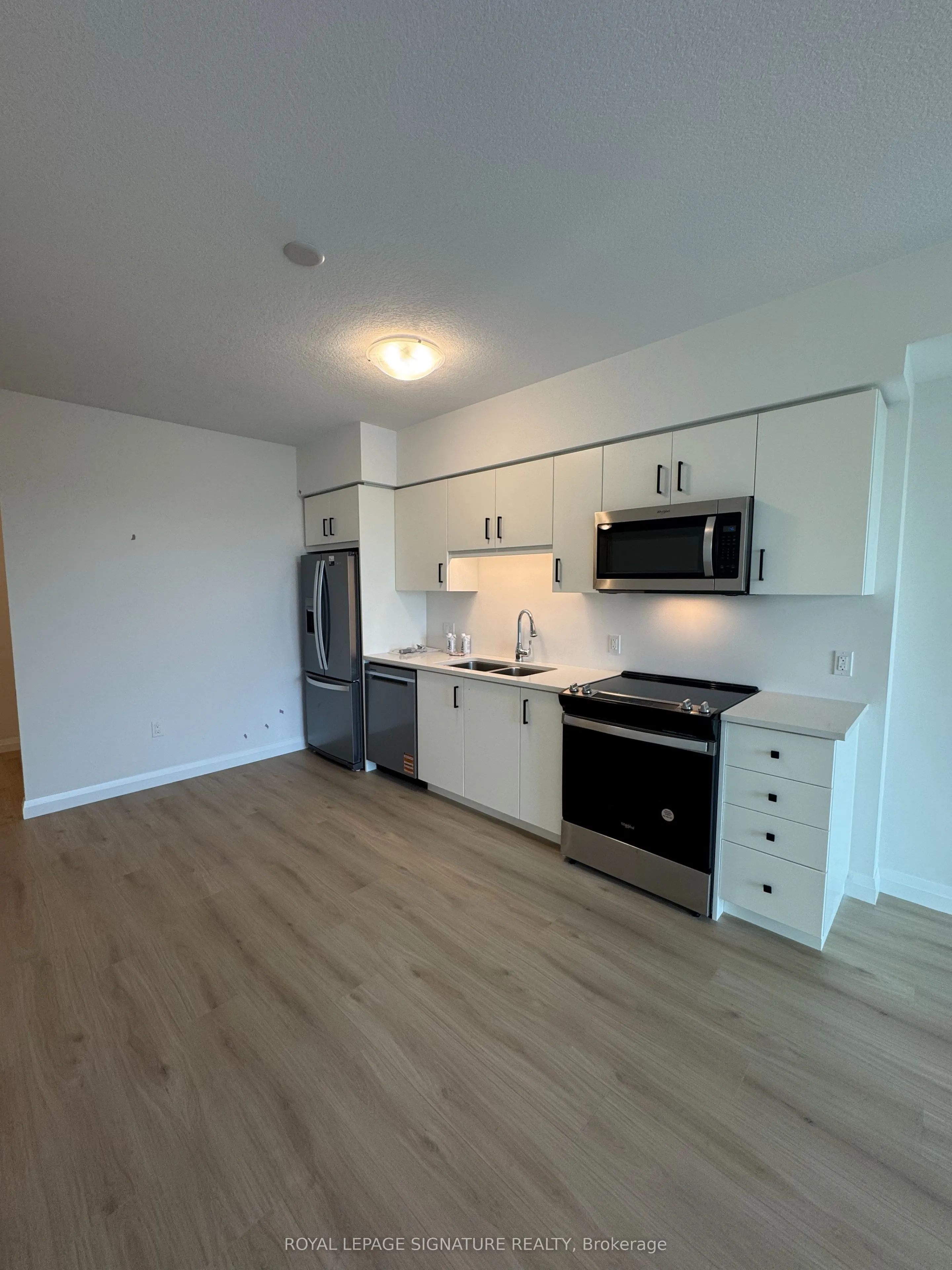 93 Arthur Street South, #902