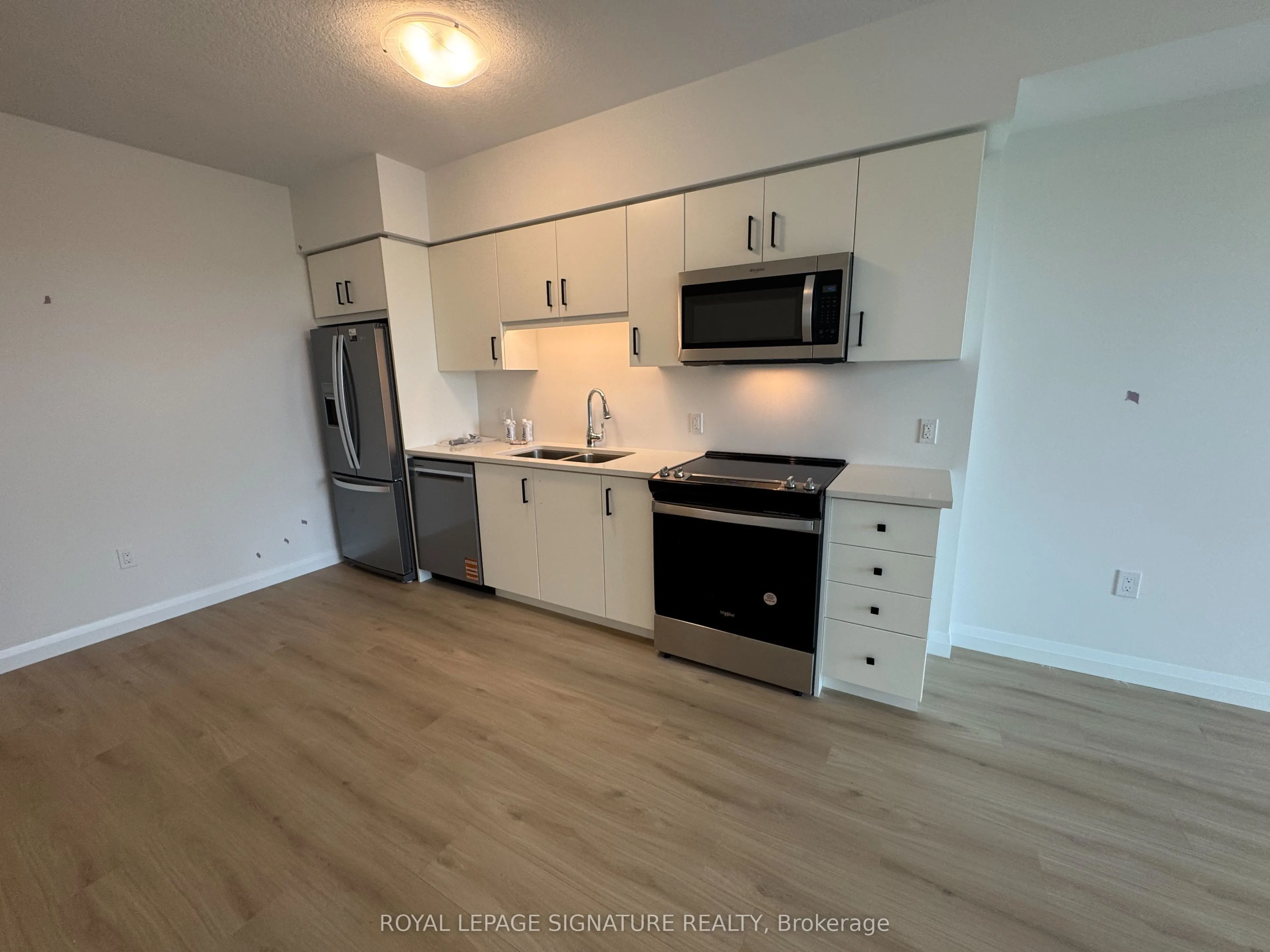 93 Arthur Street South, #902