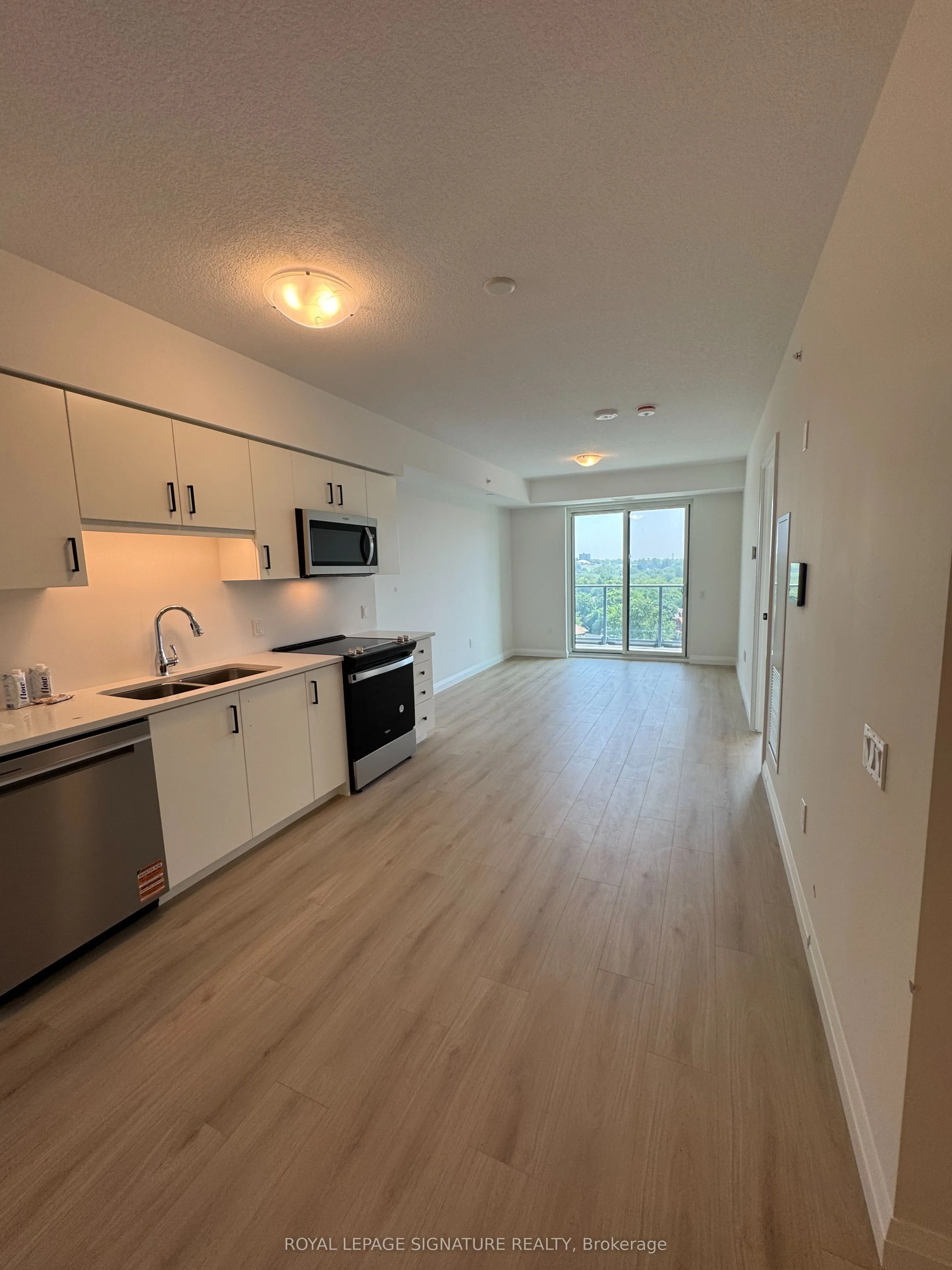 93 Arthur Street South, #902