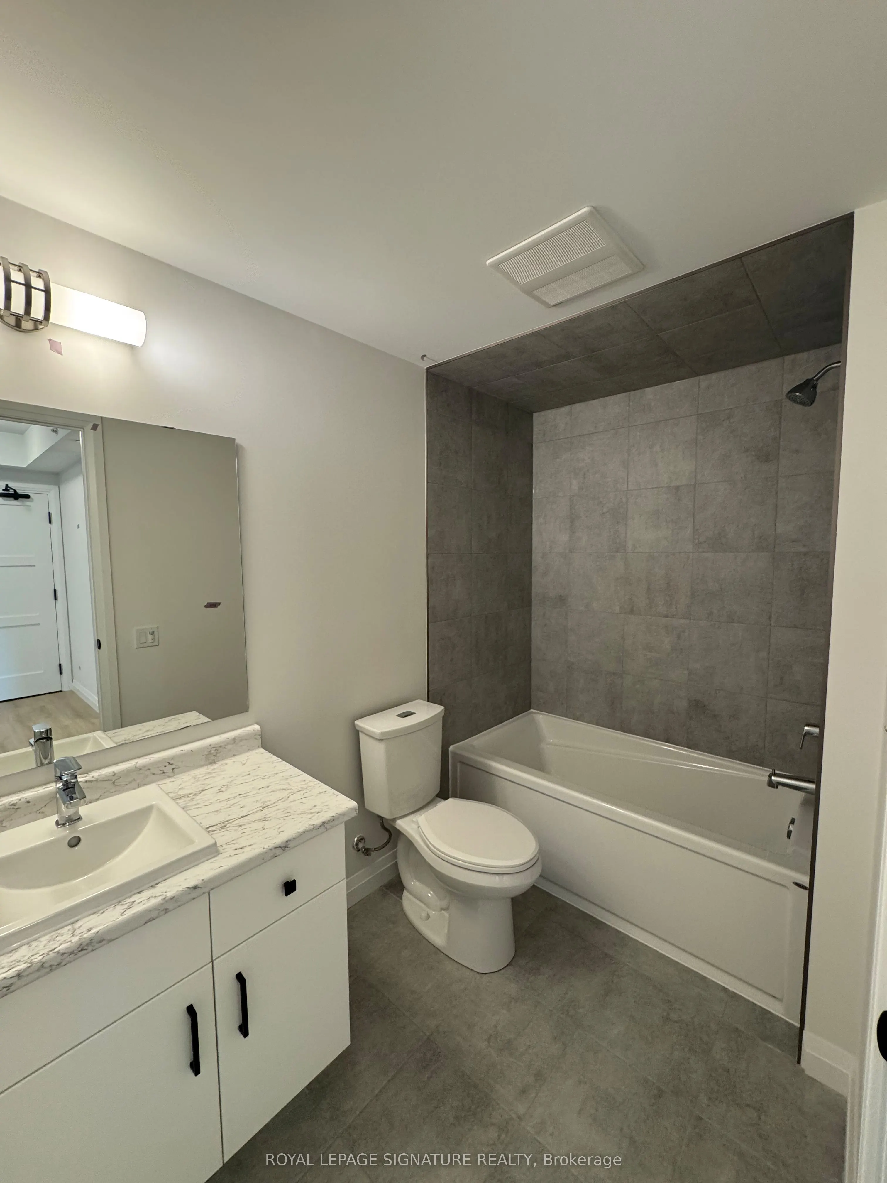 93 Arthur Street South, #902