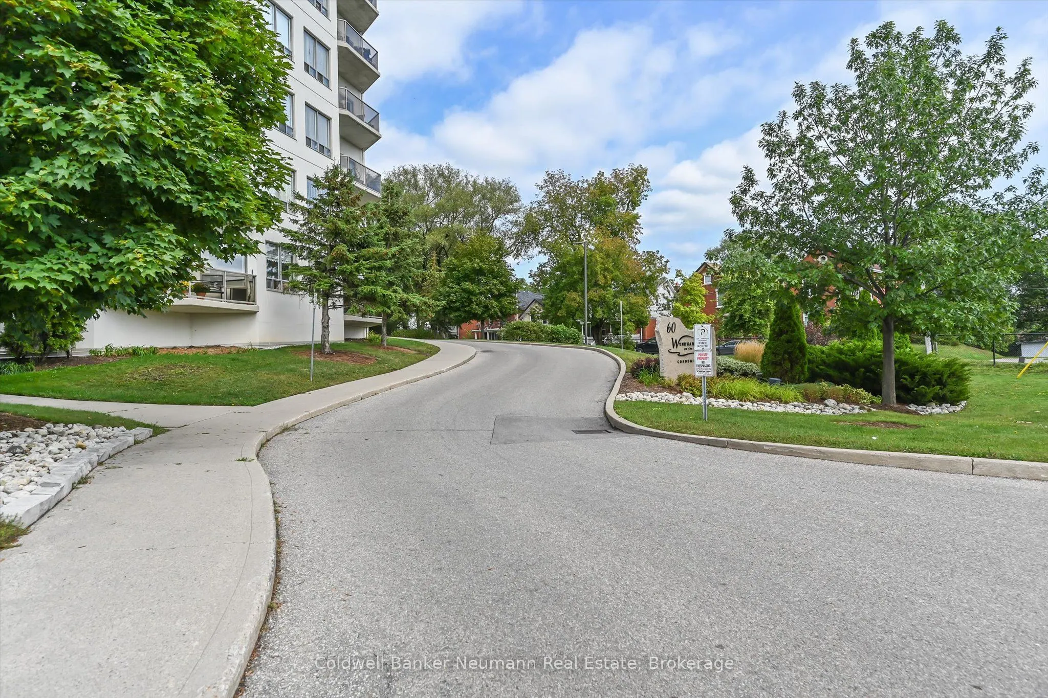 60 Wyndham Street S, #206