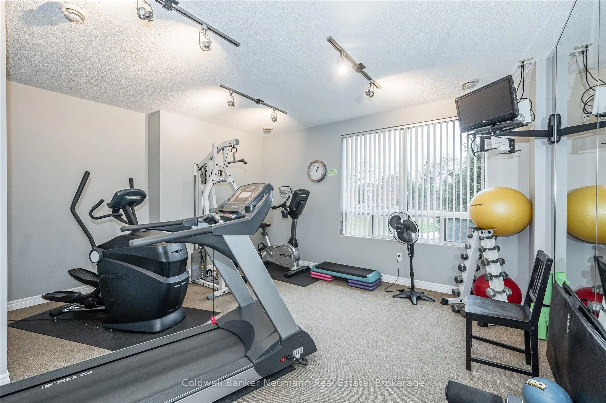 60 Wyndham Street S, #206