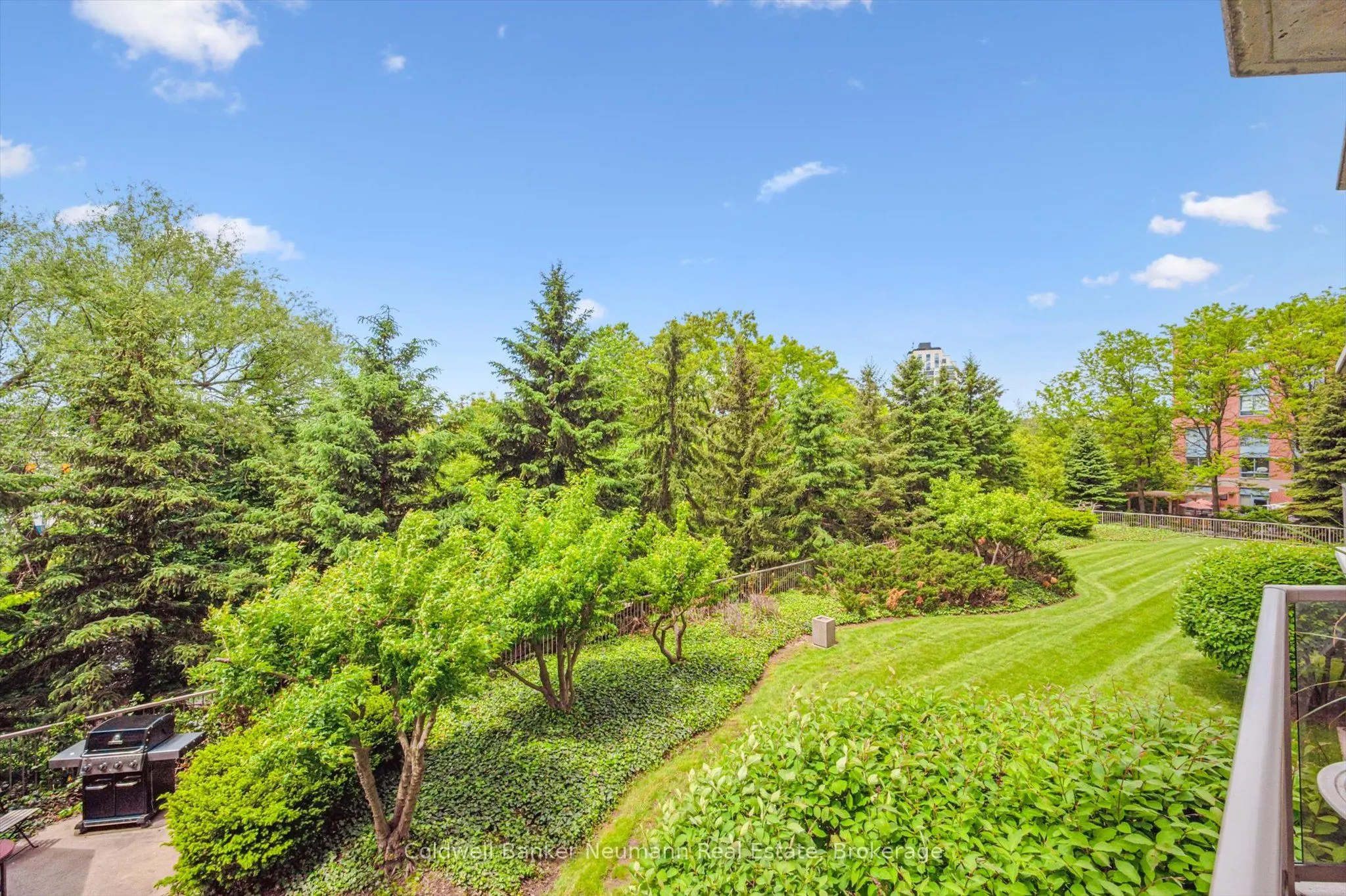 60 Wyndham Street S, #206