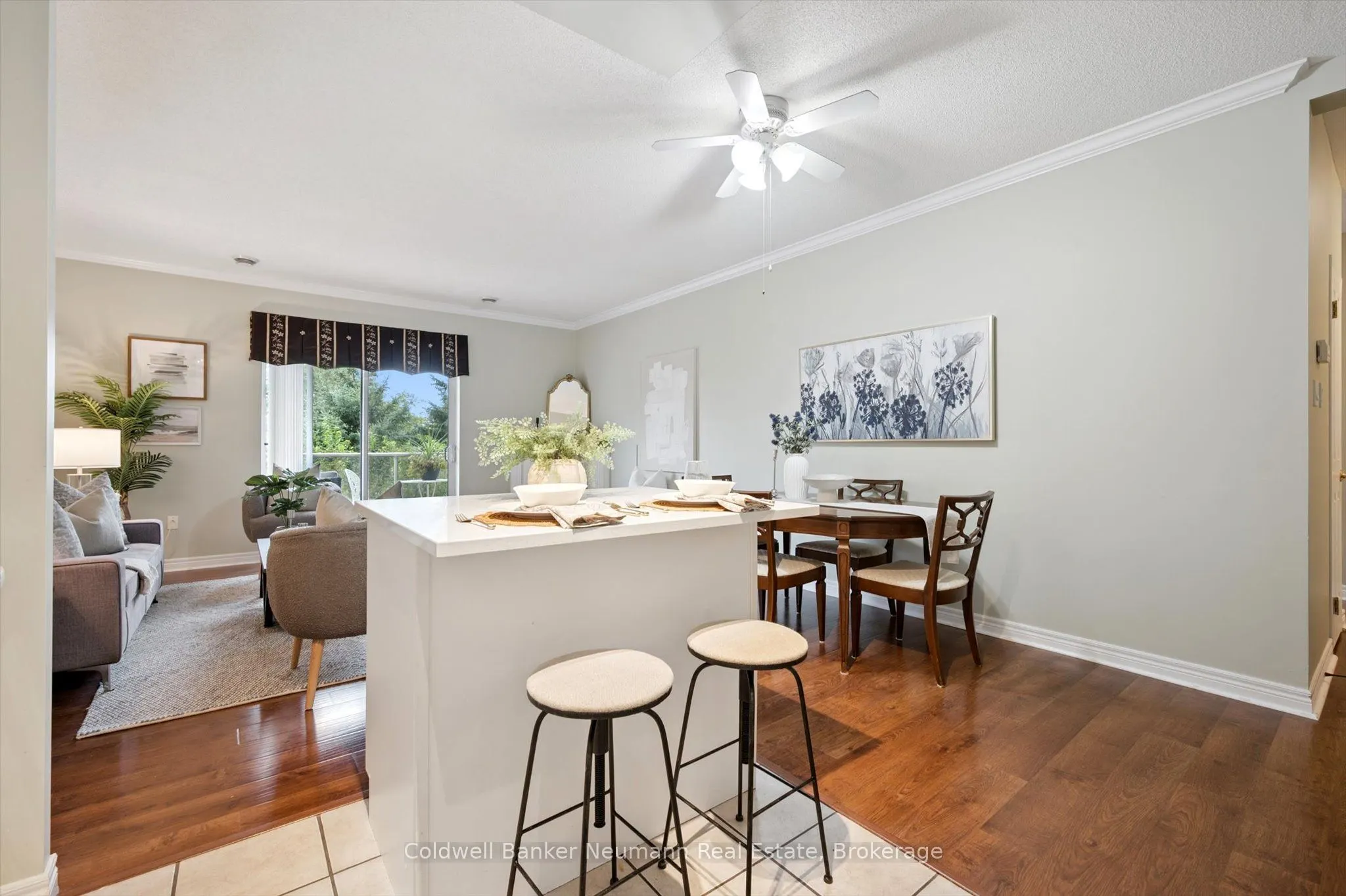 60 Wyndham Street S, #206