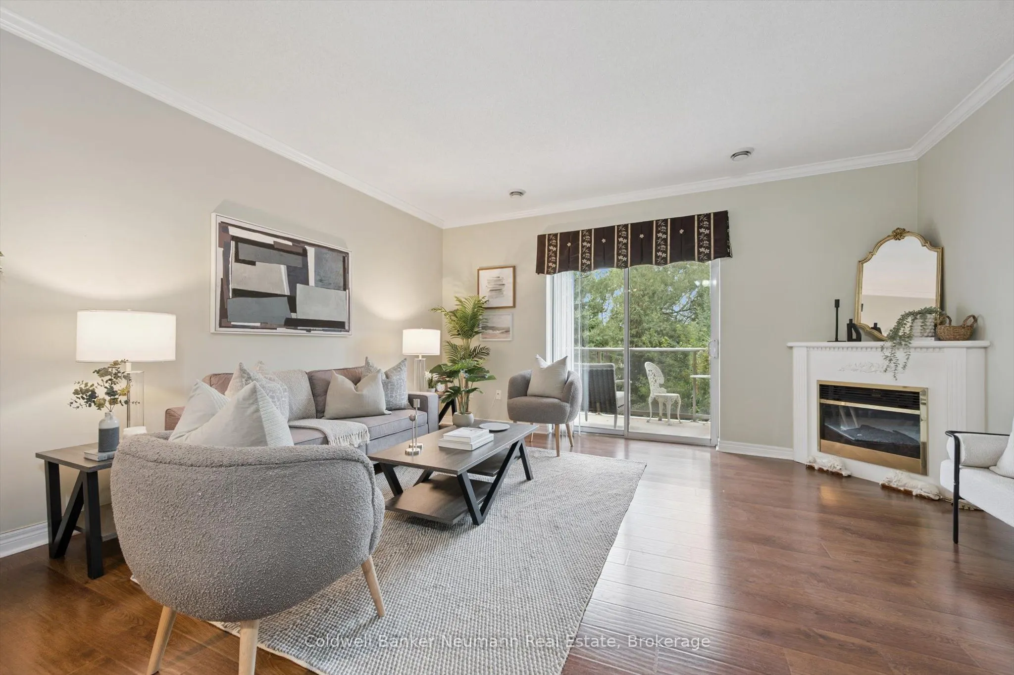 60 Wyndham Street S, #206