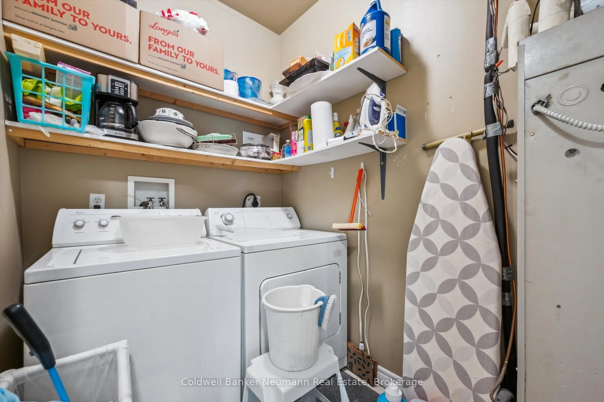 60 Wyndham Street S, #206