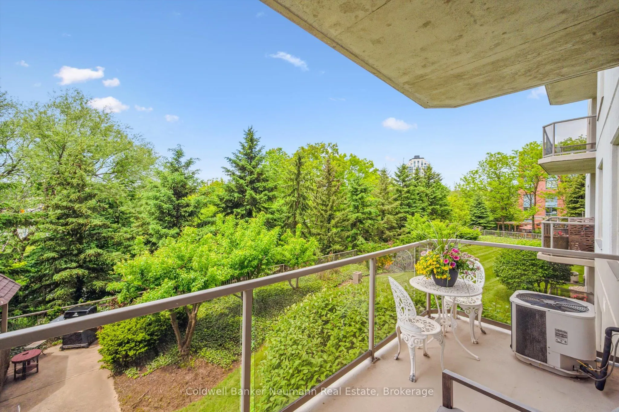 60 Wyndham Street S, #206