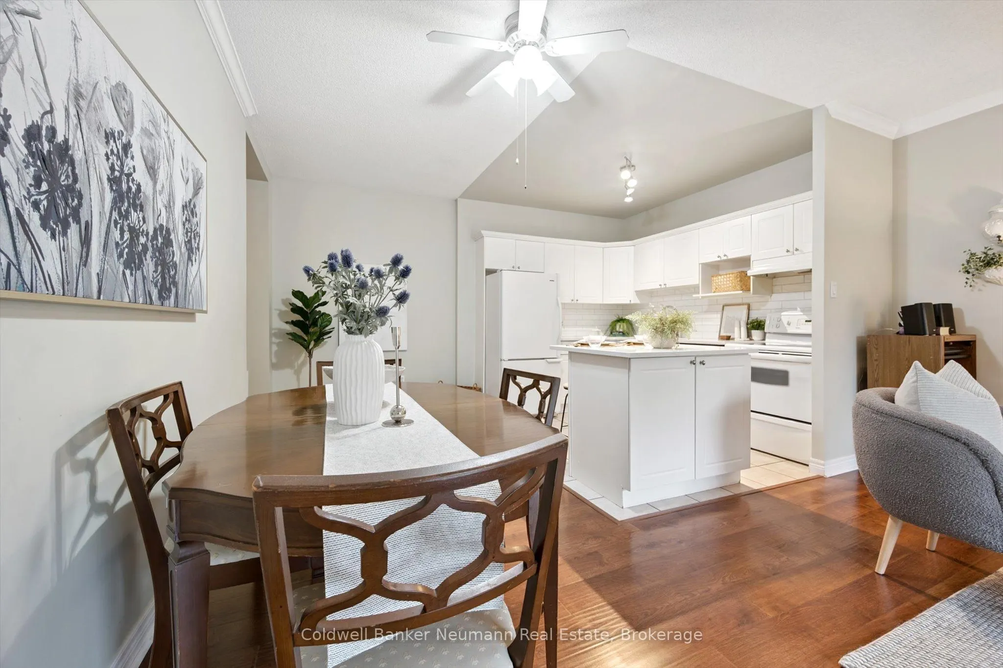 60 Wyndham Street S, #206