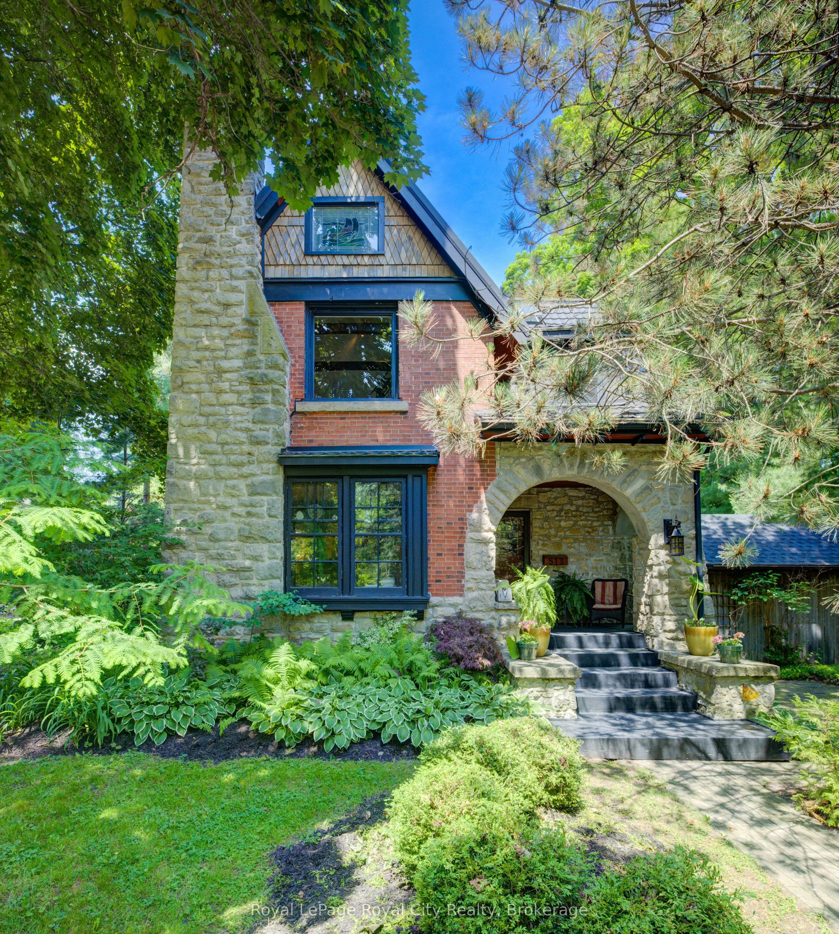 513 ST ANDREW Street W