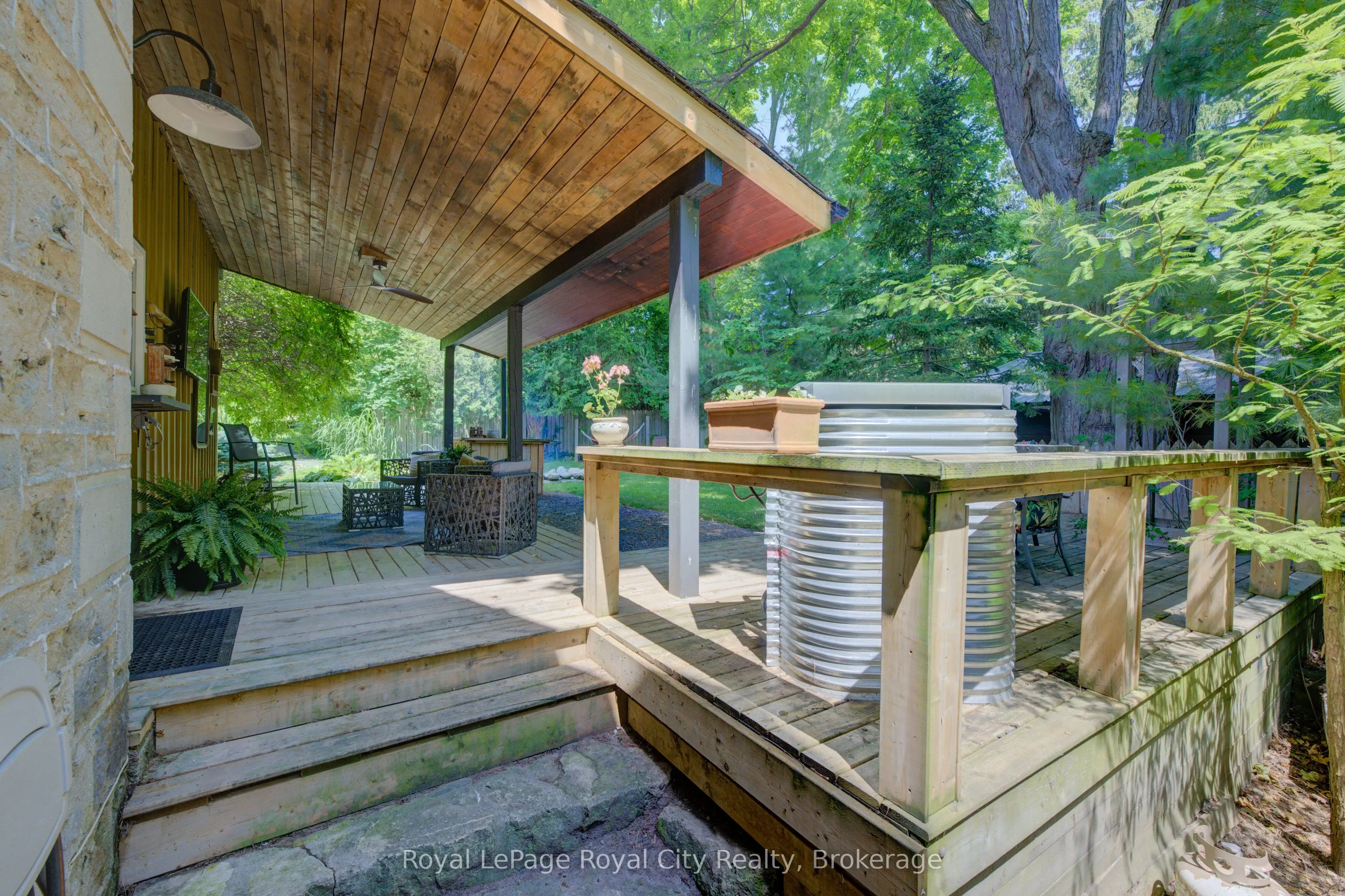 513 ST ANDREW Street W