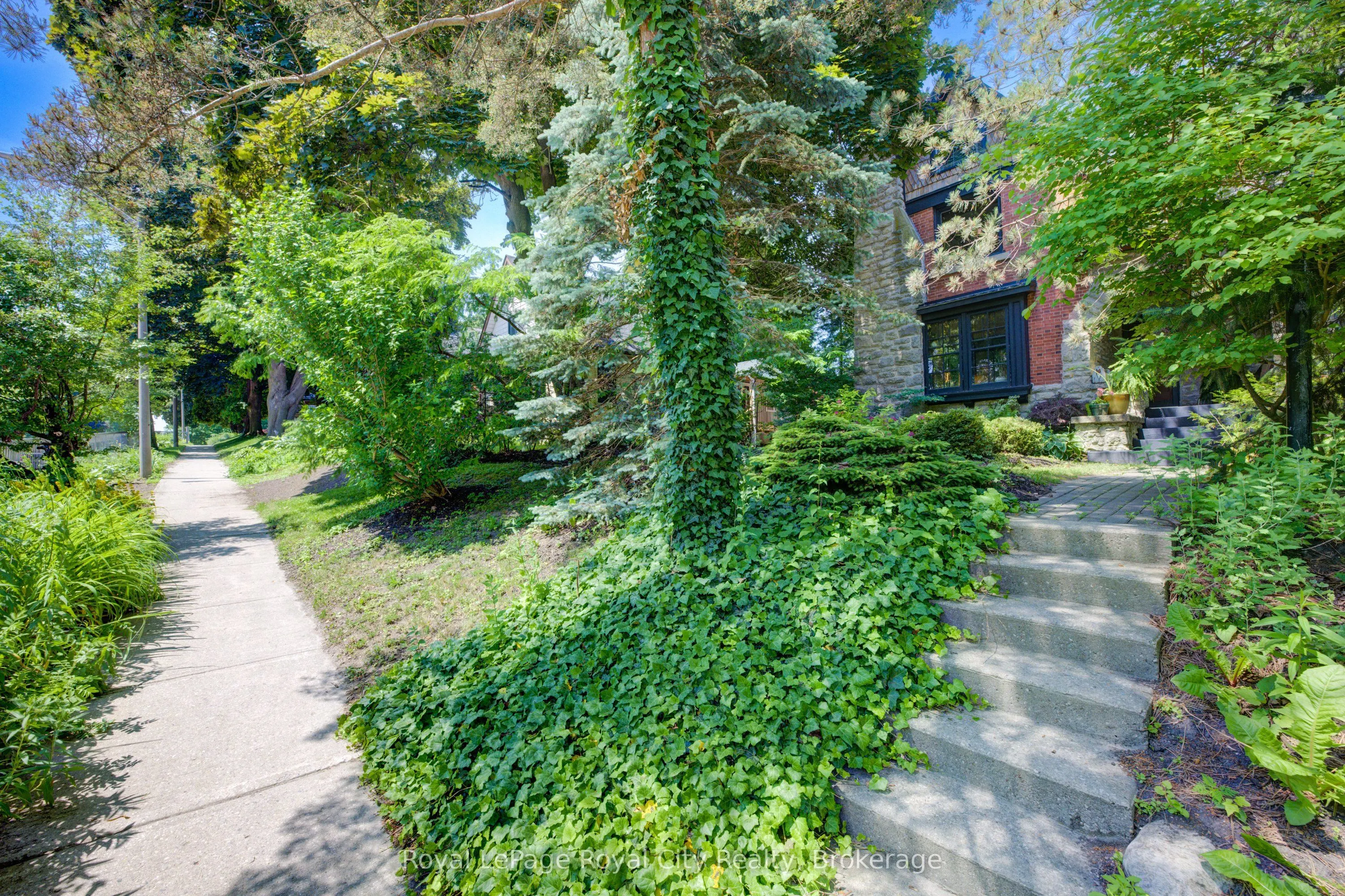 513 ST ANDREW Street W