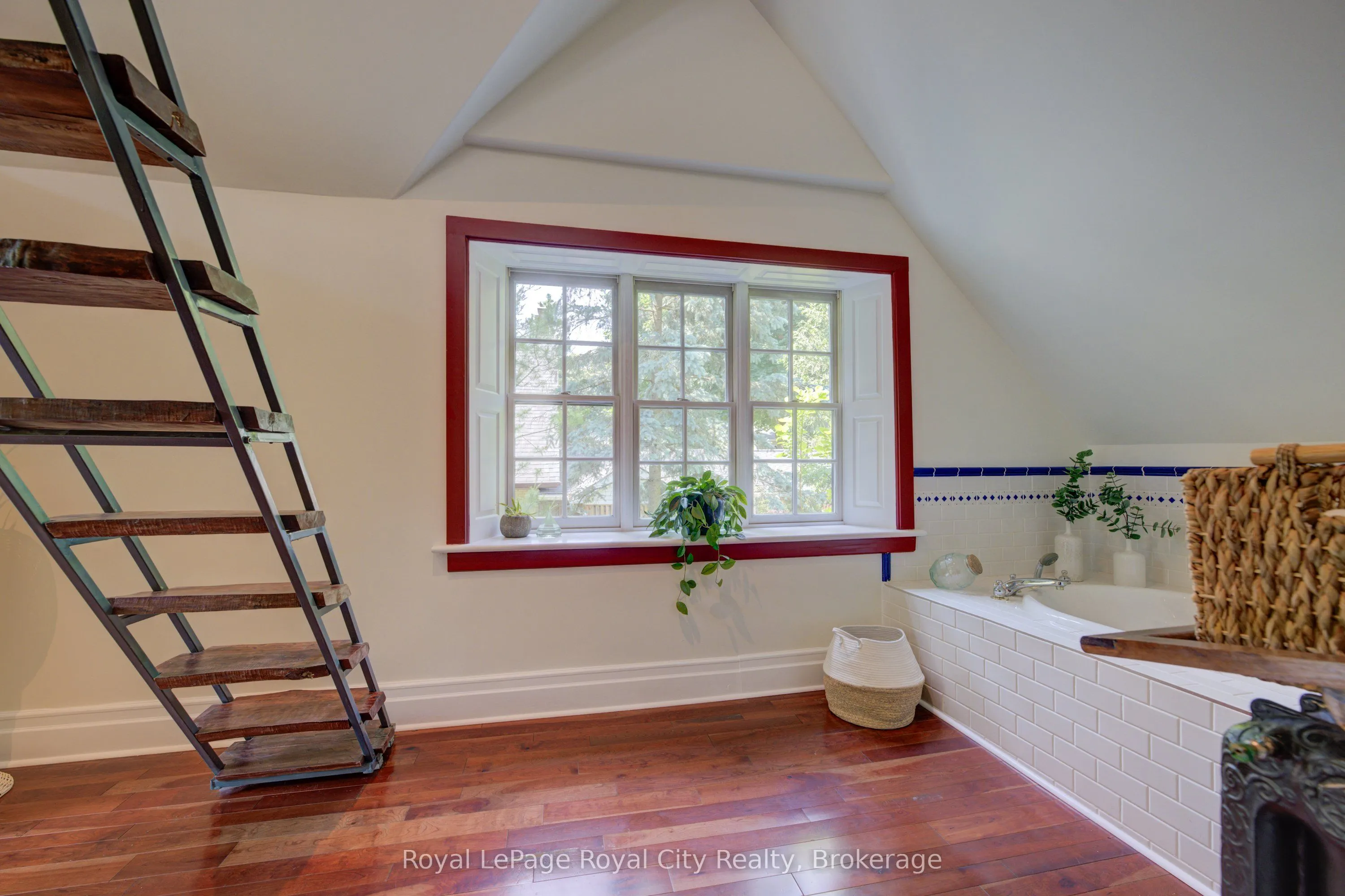 513 ST ANDREW Street W