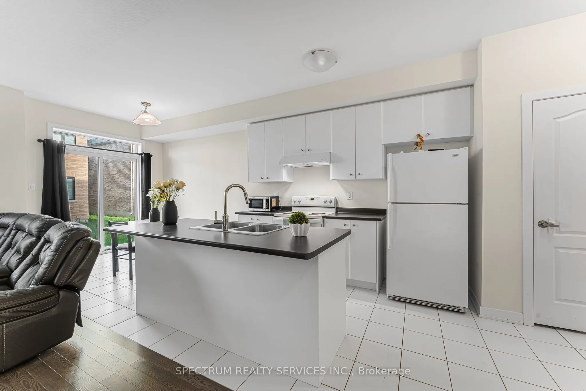 125 Keelson Street E