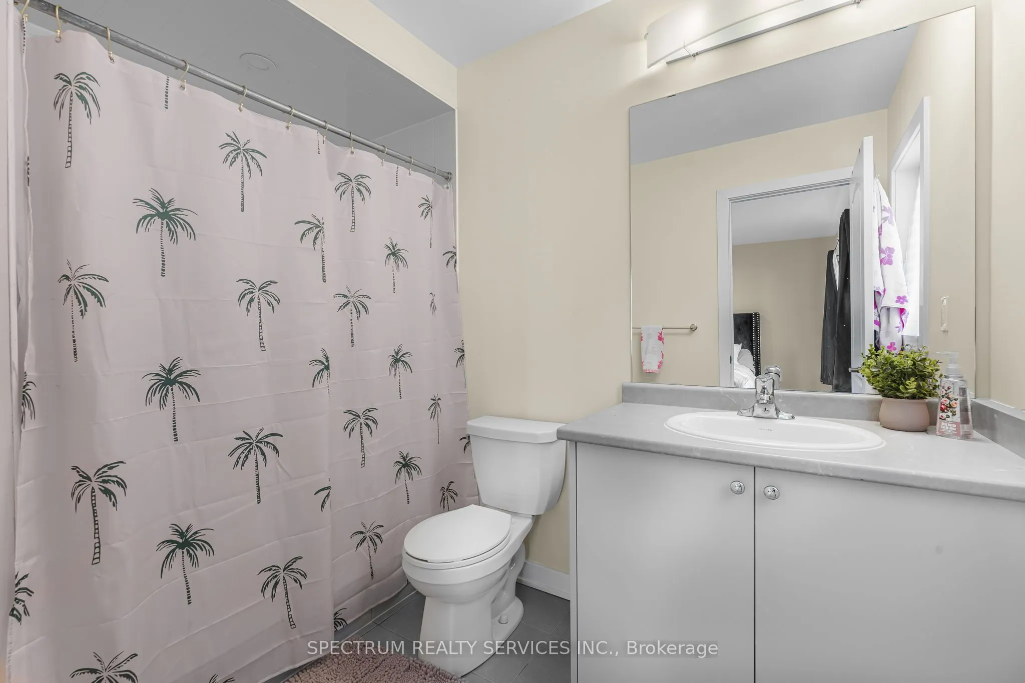 125 Keelson Street E