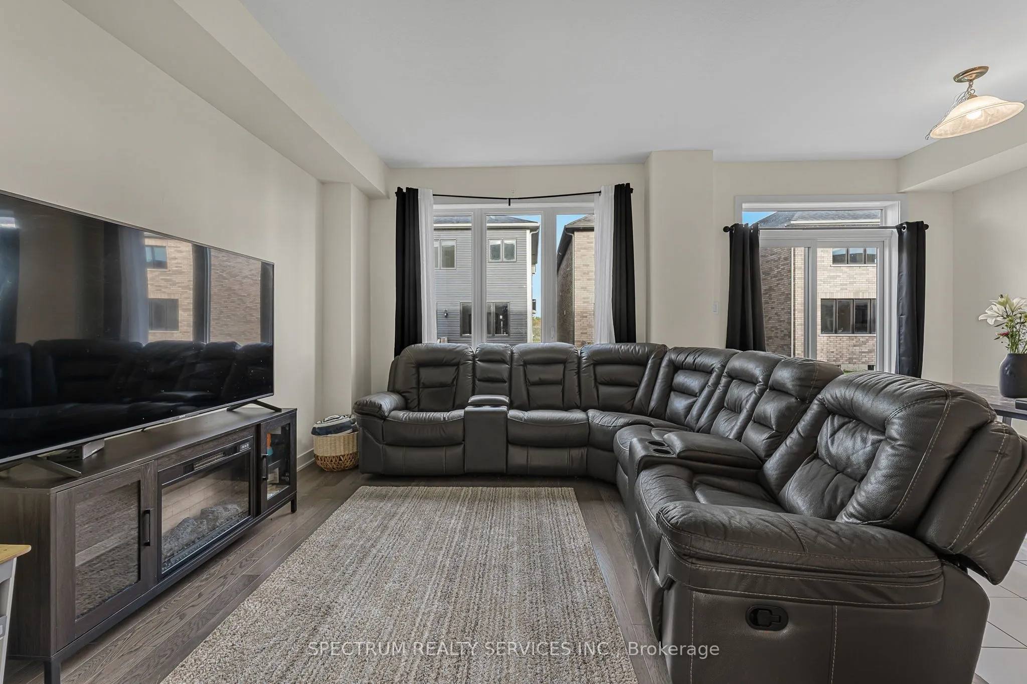 125 Keelson Street E