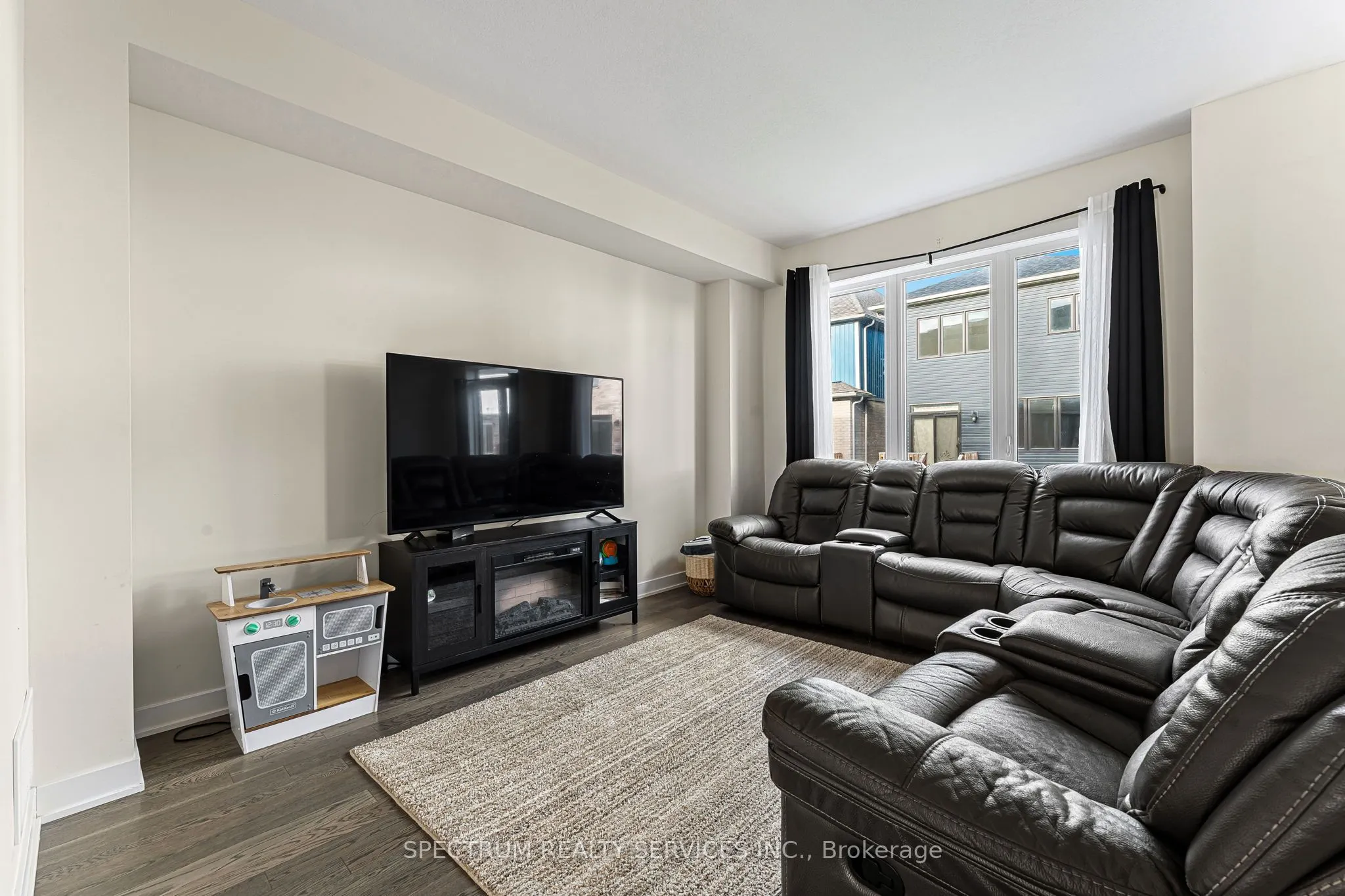 125 Keelson Street E