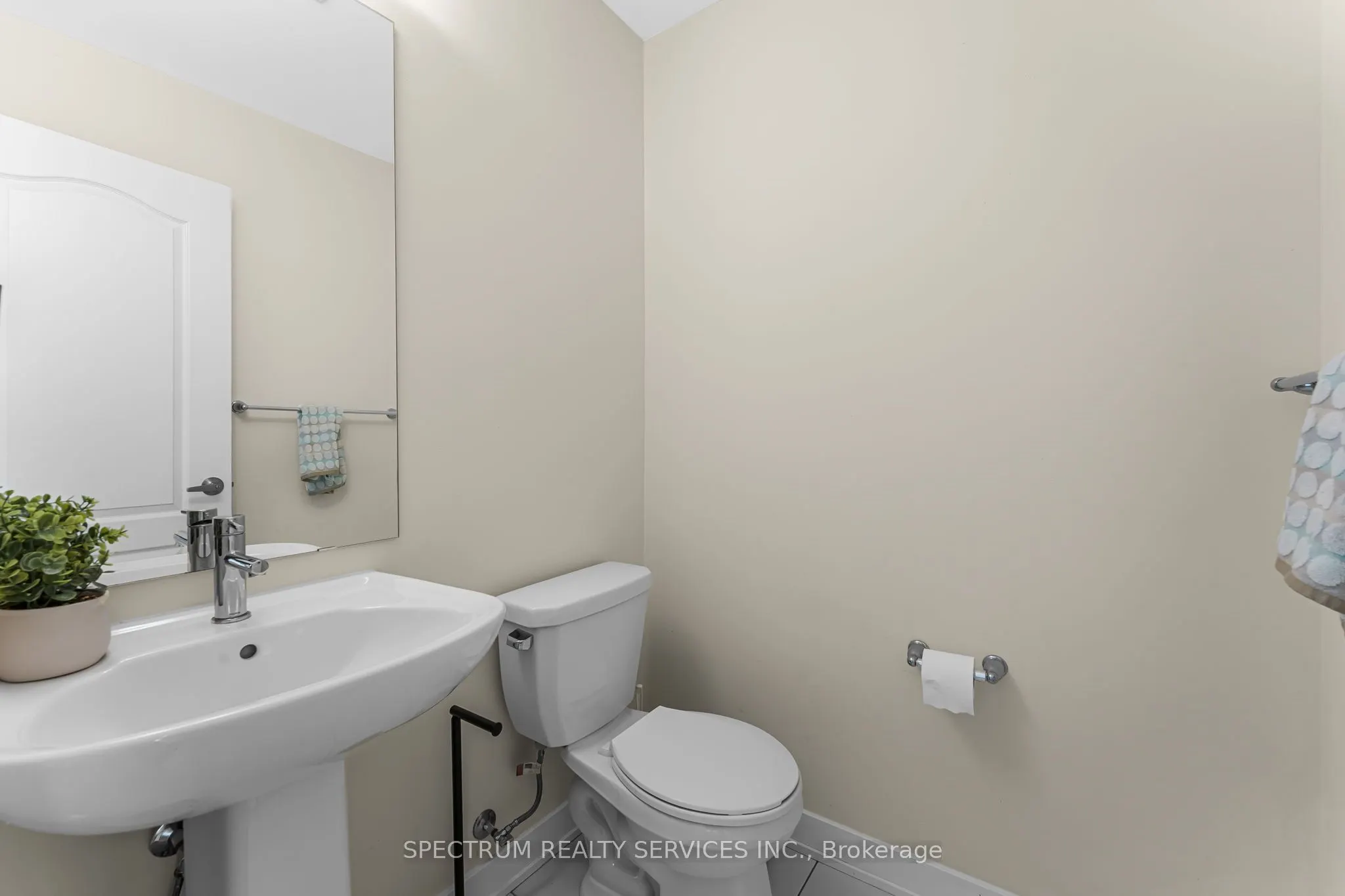 125 Keelson Street E