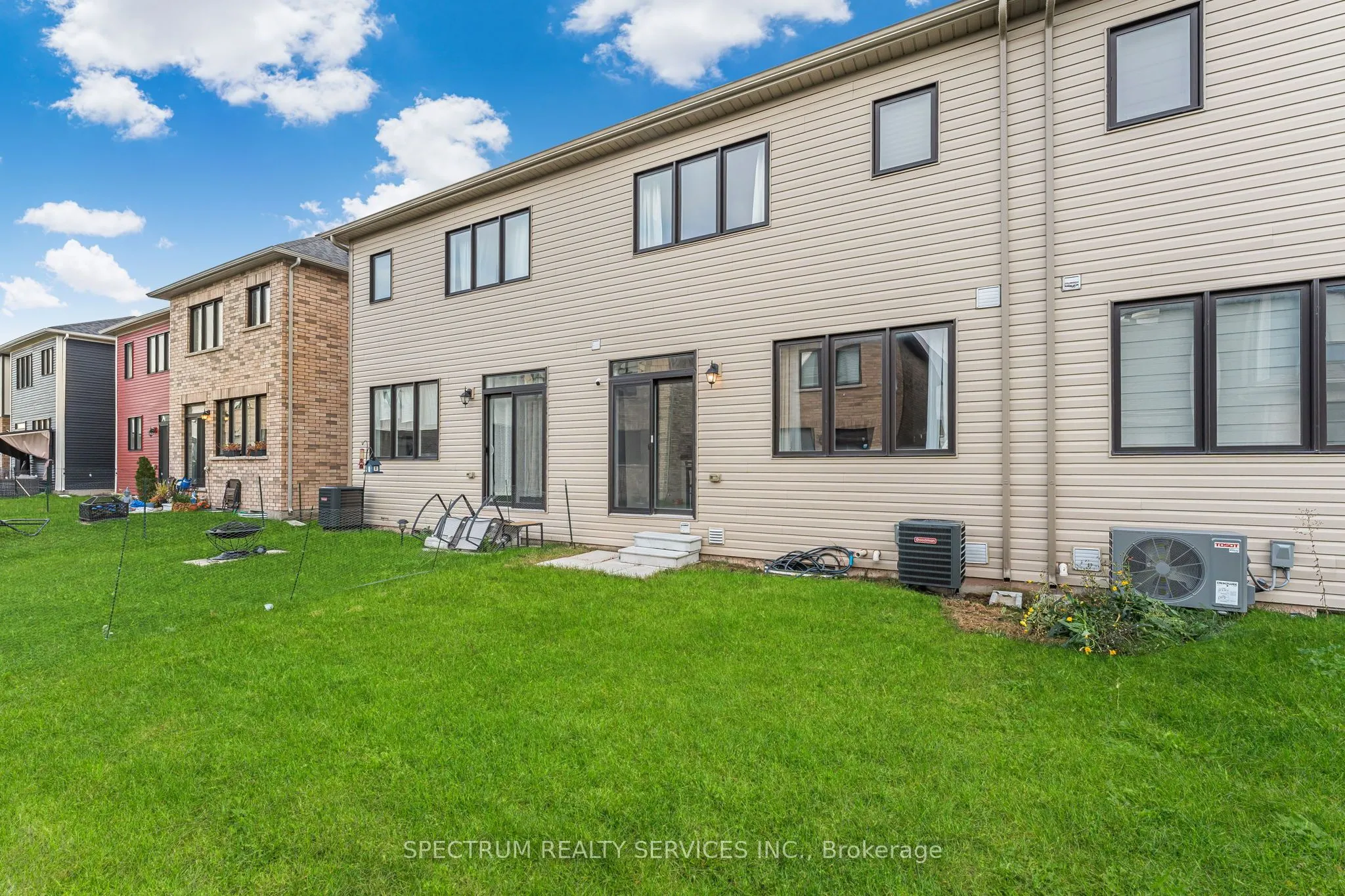 125 Keelson Street E