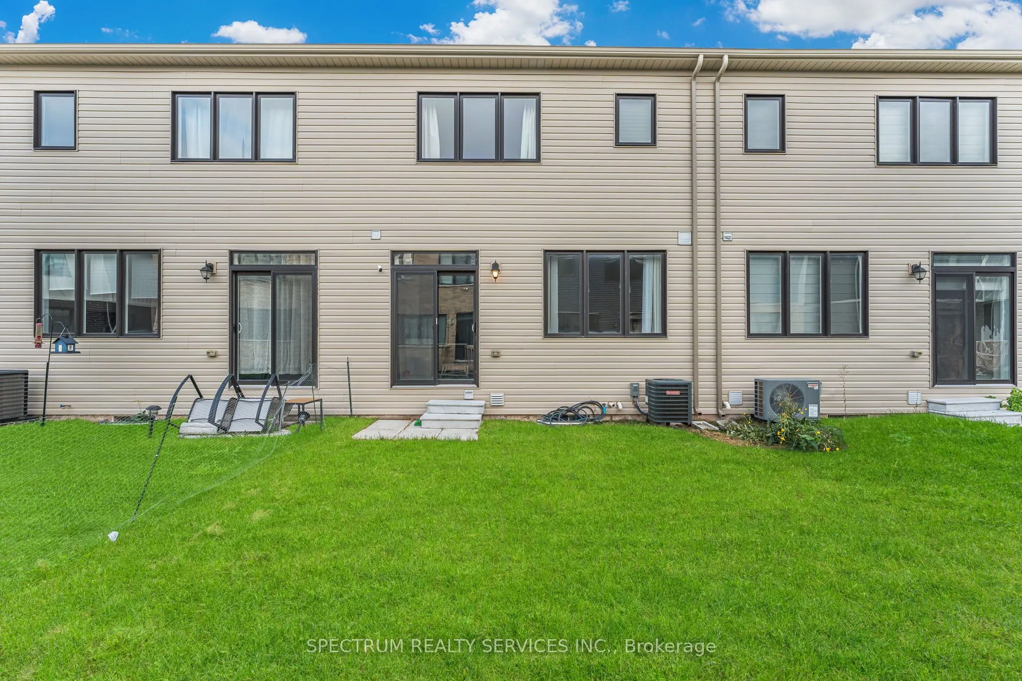 125 Keelson Street E