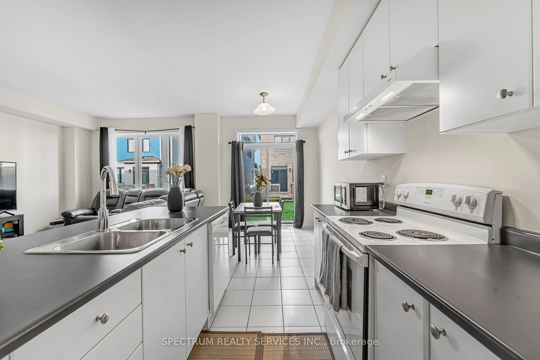 125 Keelson Street E