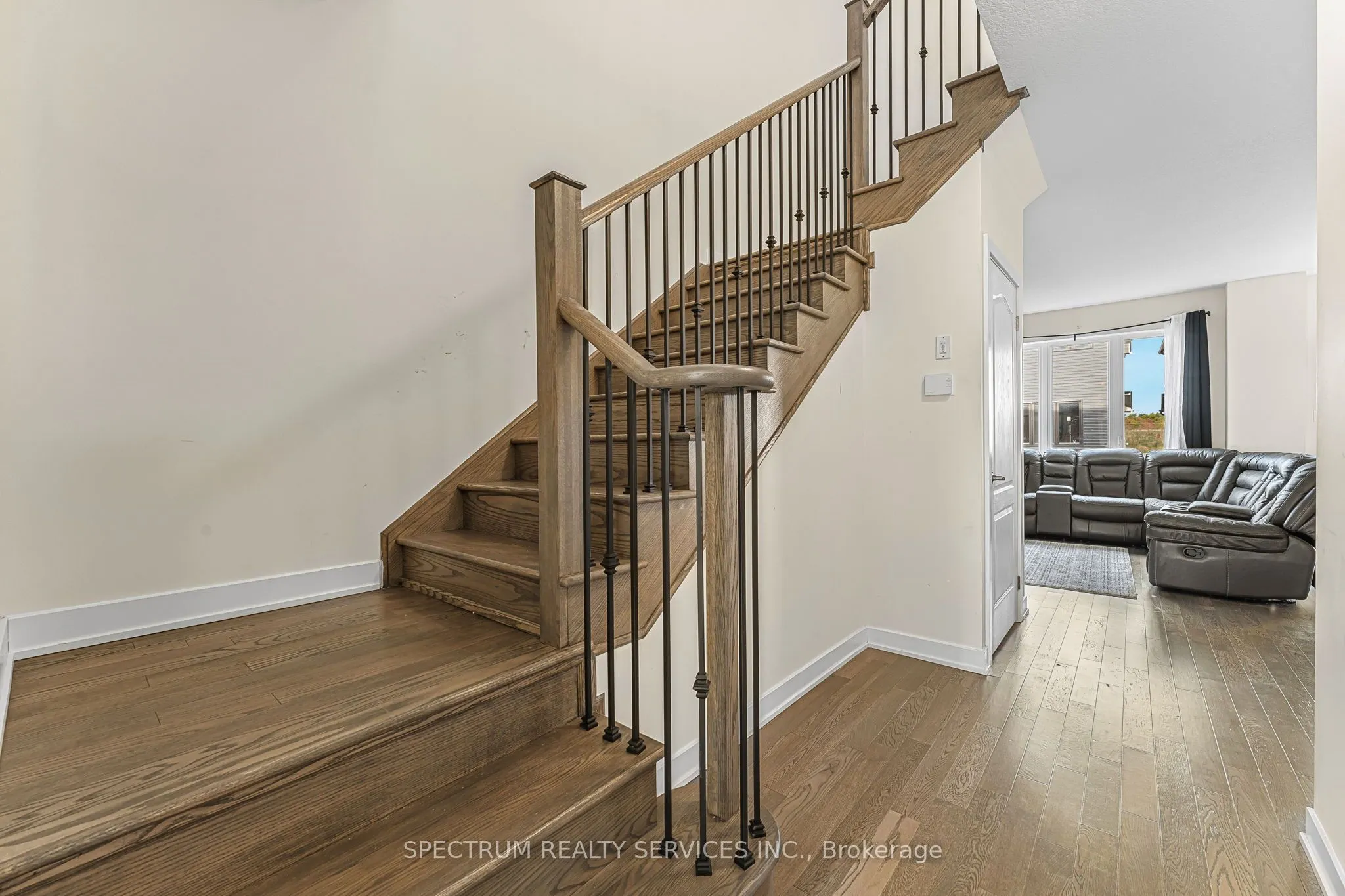 125 Keelson Street E