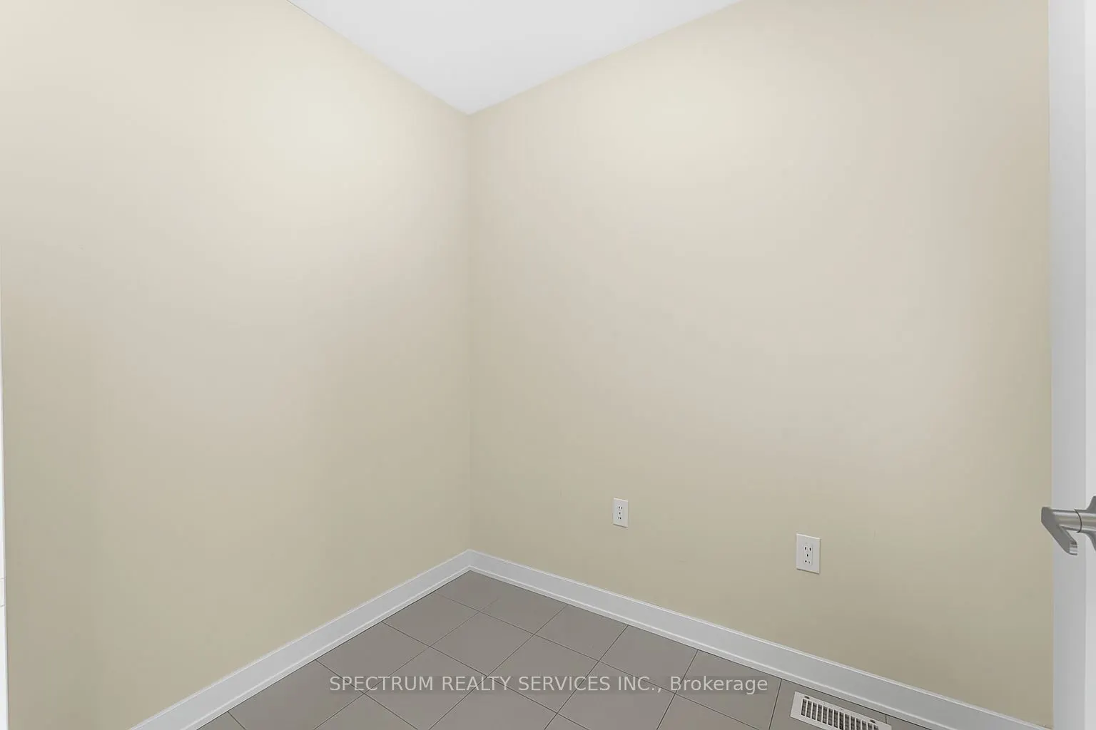 125 Keelson Street E