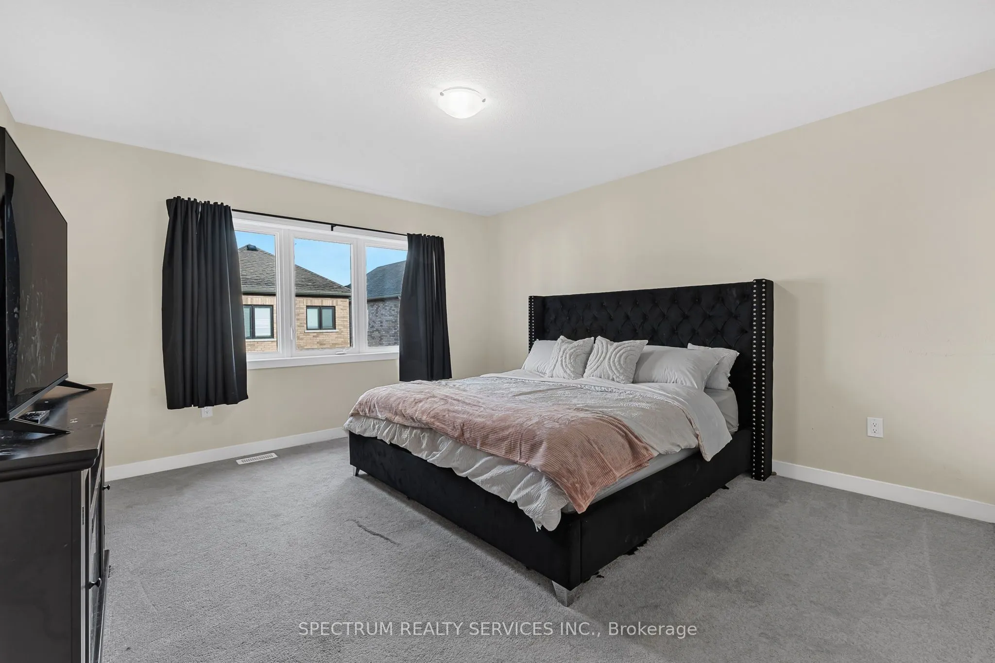 125 Keelson Street E