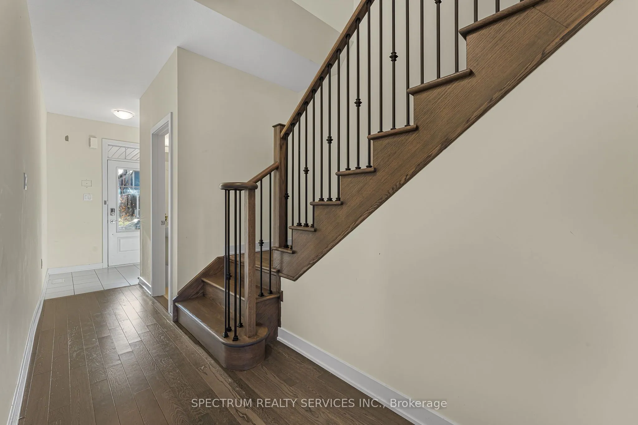 125 Keelson Street E