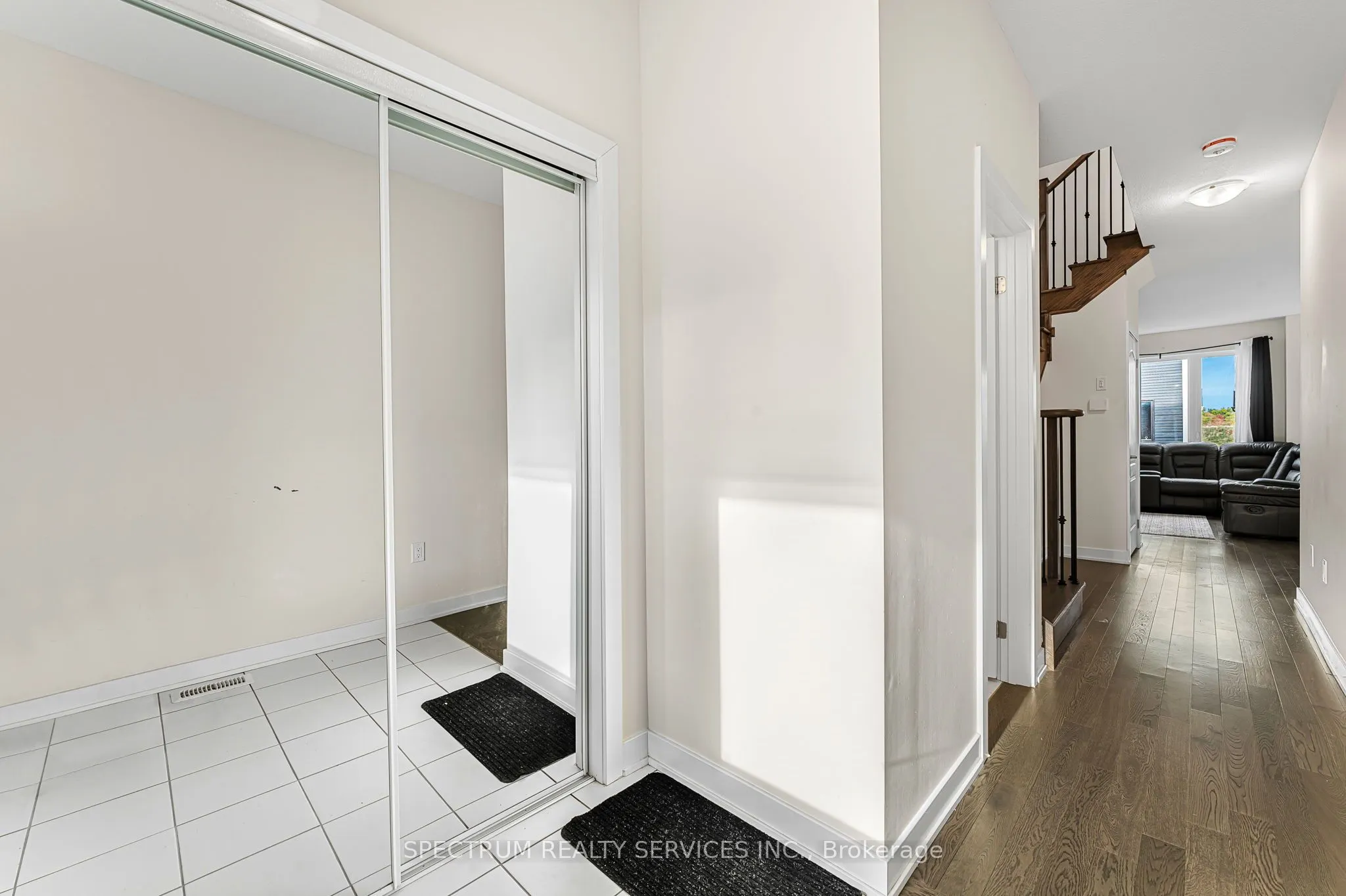 125 Keelson Street E