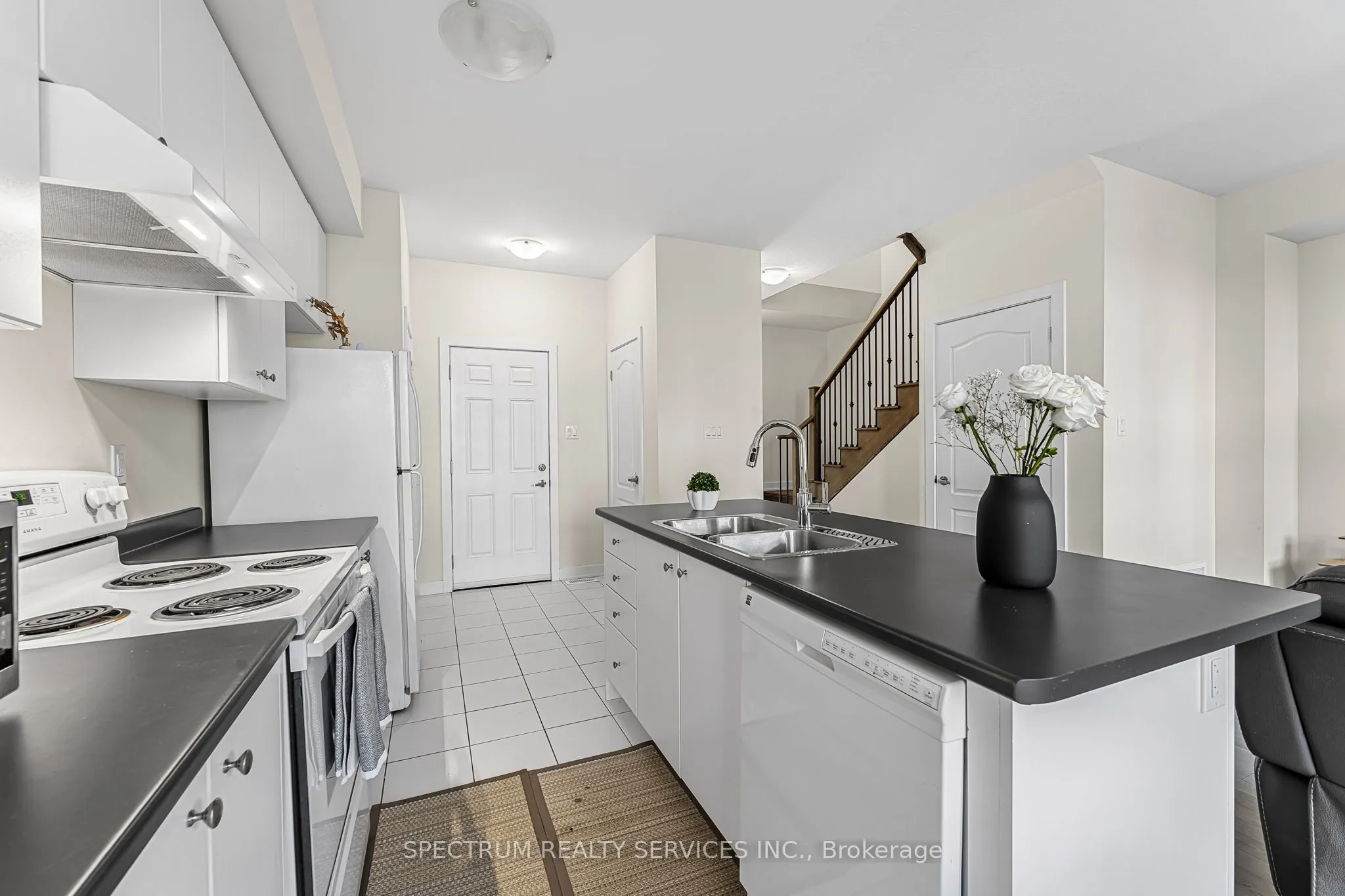 125 Keelson Street E